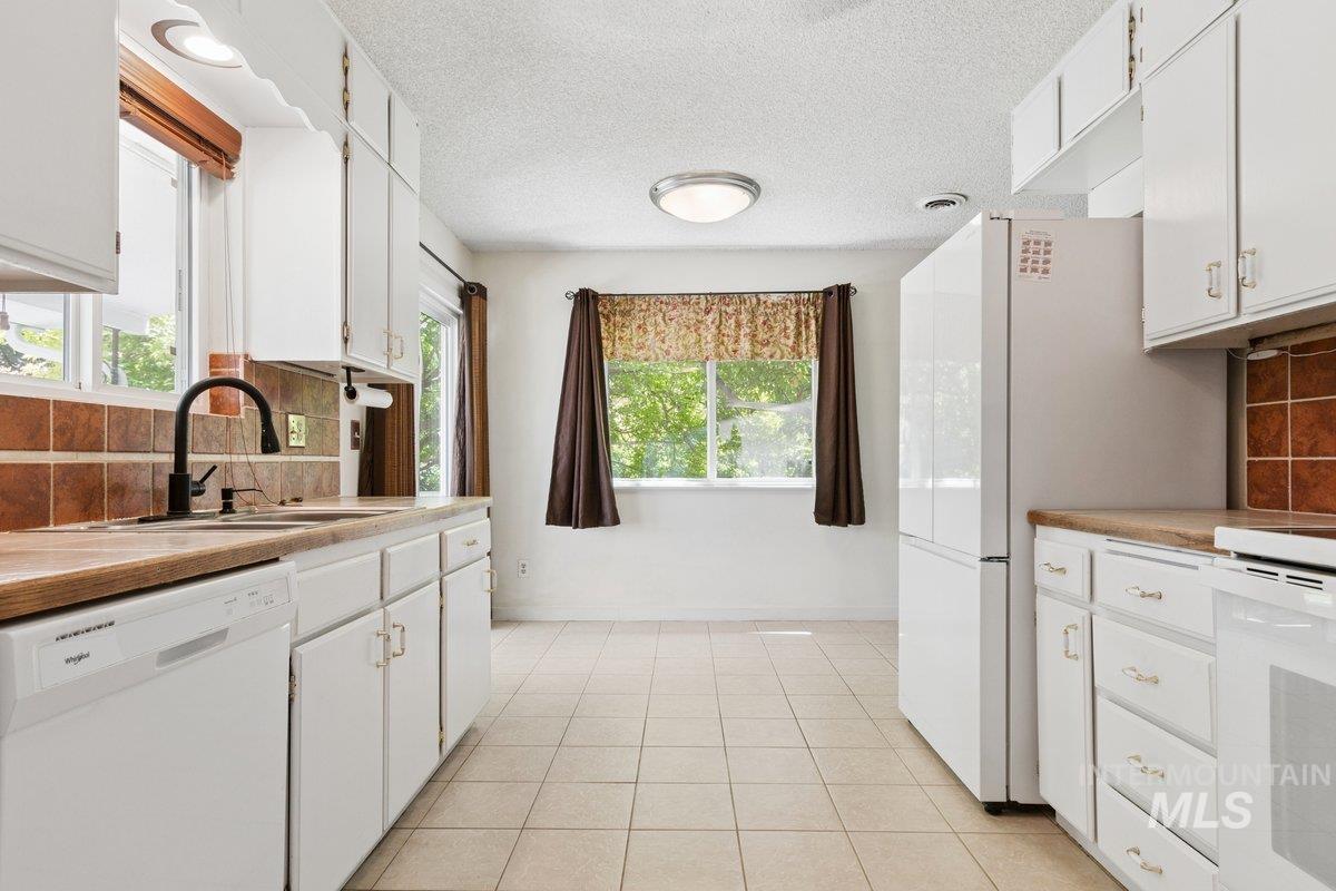7714 Spring Drive, Nampa, Idaho 83687, 4 Bedrooms, 2 Bathrooms, Residential For Sale, Price $649,900, 98990335
