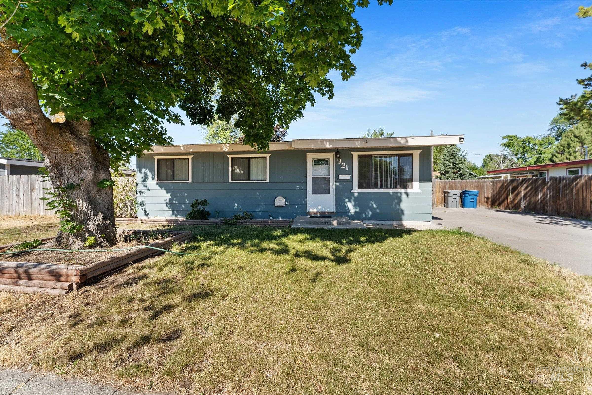 321 N 4th W, Mountain Home, Idaho 83647-2554, 3 Bedrooms, 1 Bathroom, Residential For Sale, Price $270,000,MLS 98990360
