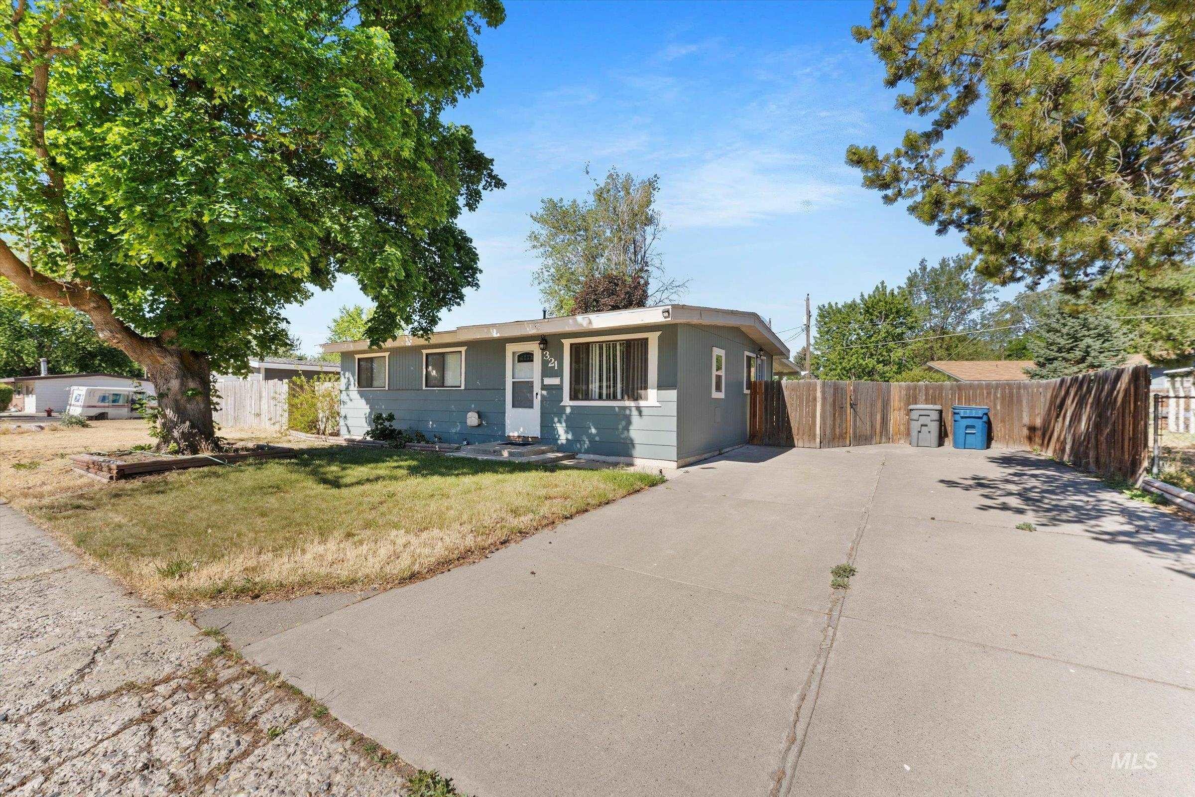 321 N 4th W, Mountain Home, Idaho 83647-2554, 3 Bedrooms, 1 Bathroom, Residential For Sale, Price $270,000,MLS 98990360