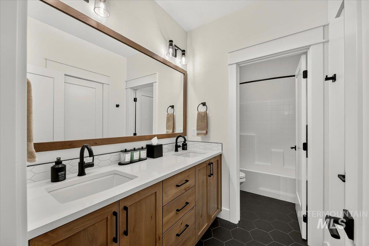 7782 W Daybreak Run Ct, Meridian, Idaho 83642, 6 Bedrooms, 4.5 Bathrooms, Residential For Sale, Price $929,900,MLS 98990384