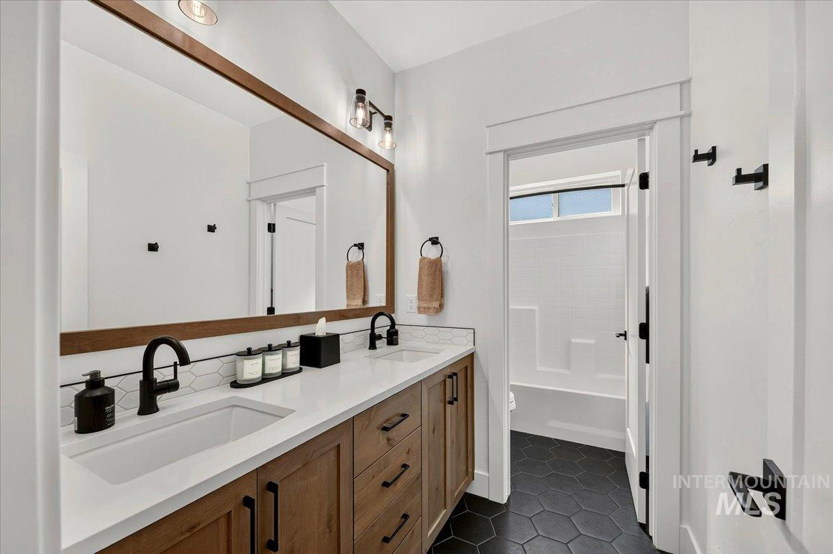 7782 W Daybreak Run Ct, Meridian, Idaho 83642, 6 Bedrooms, 4.5 Bathrooms, Residential For Sale, Price $929,900,MLS 98990384
