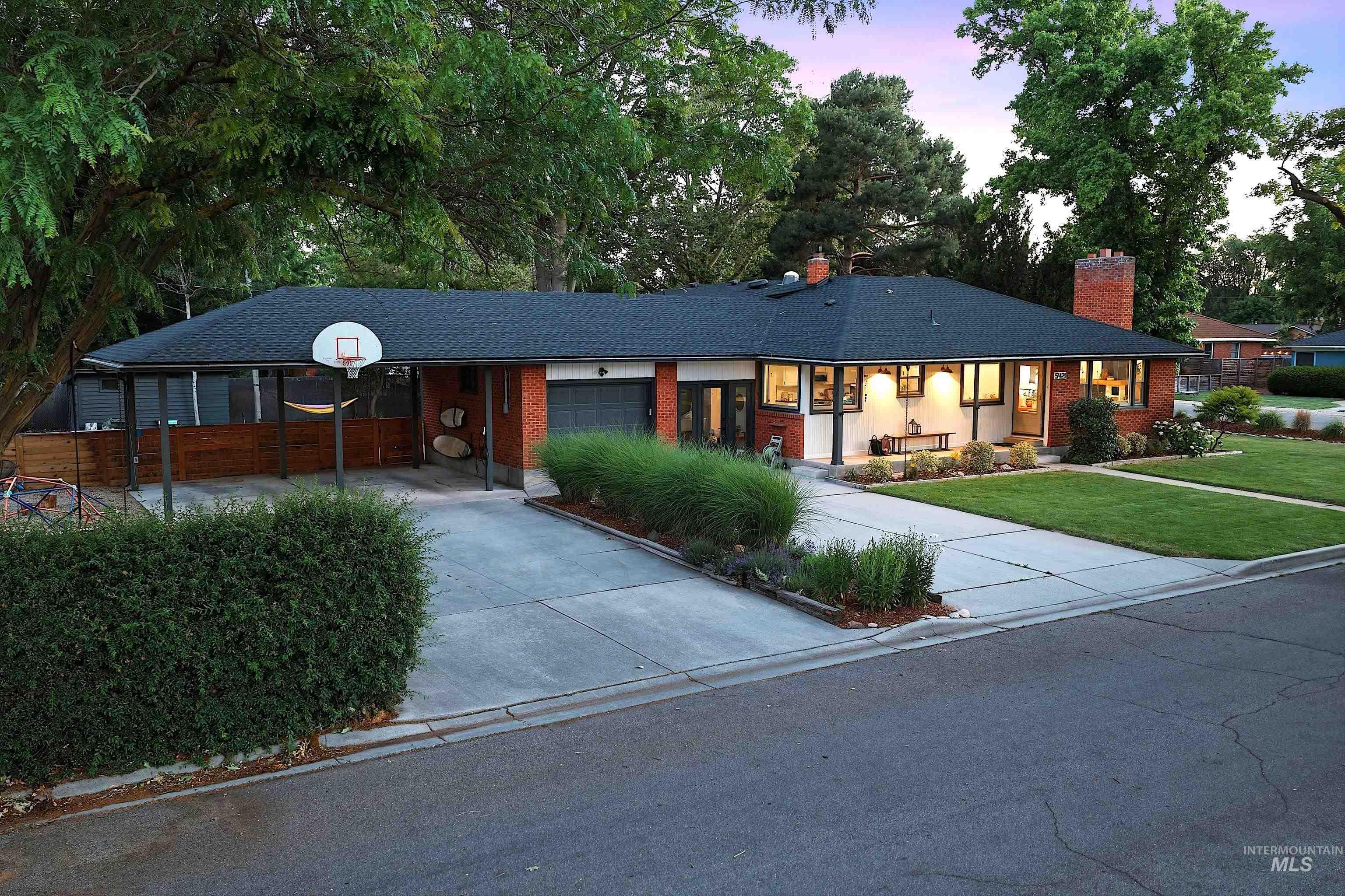5421 W Plymouth St, Boise, Idaho 83706, 4 Bedrooms, 3 Bathrooms, Residential For Sale, Price $879,000,MLS 98990392
