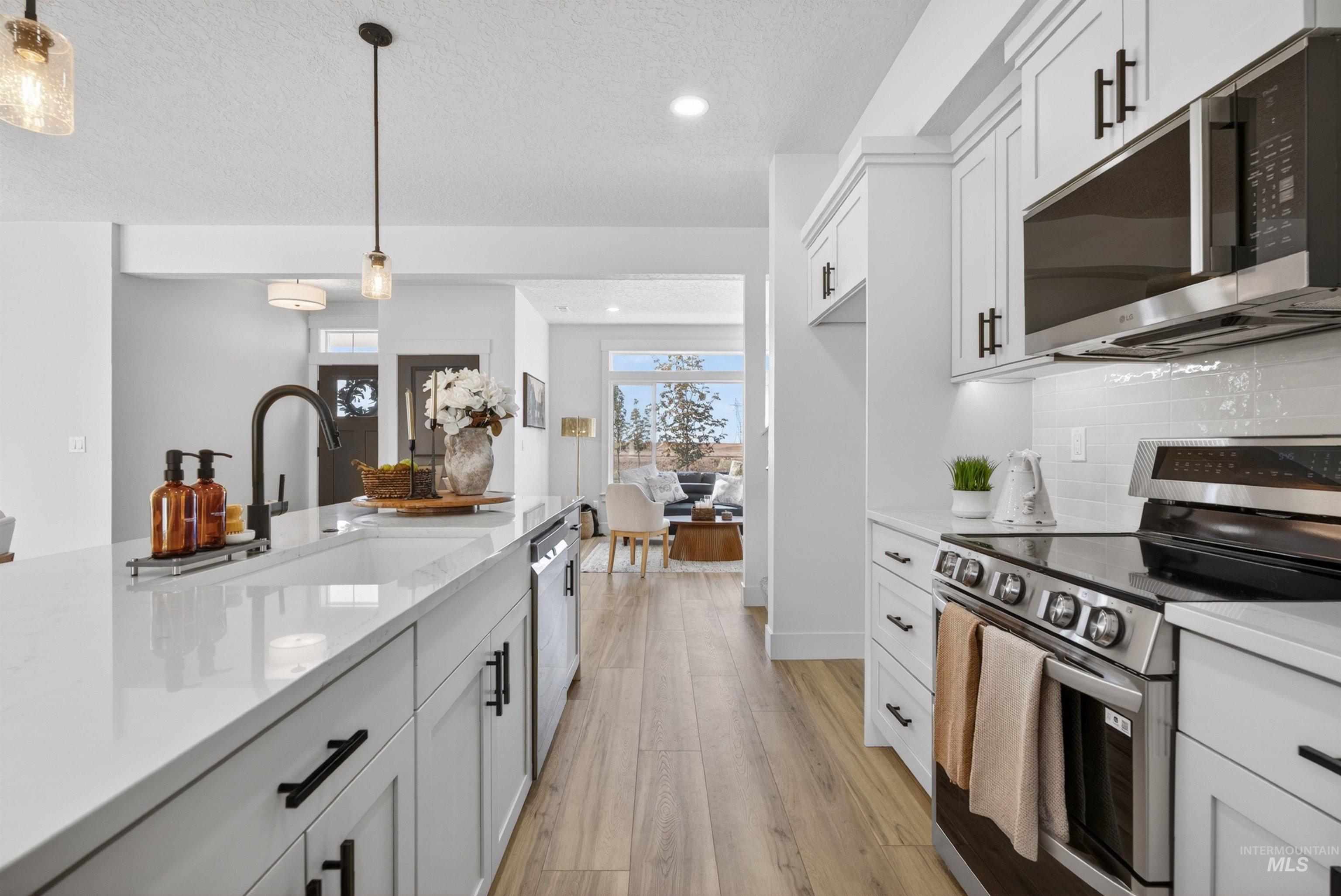 320 E Mayfield Springs Blvd, Boise, Idaho 83716, 3 Bedrooms, 2.5 Bathrooms, Residential For Sale, Price $444,000,MLS 98990403