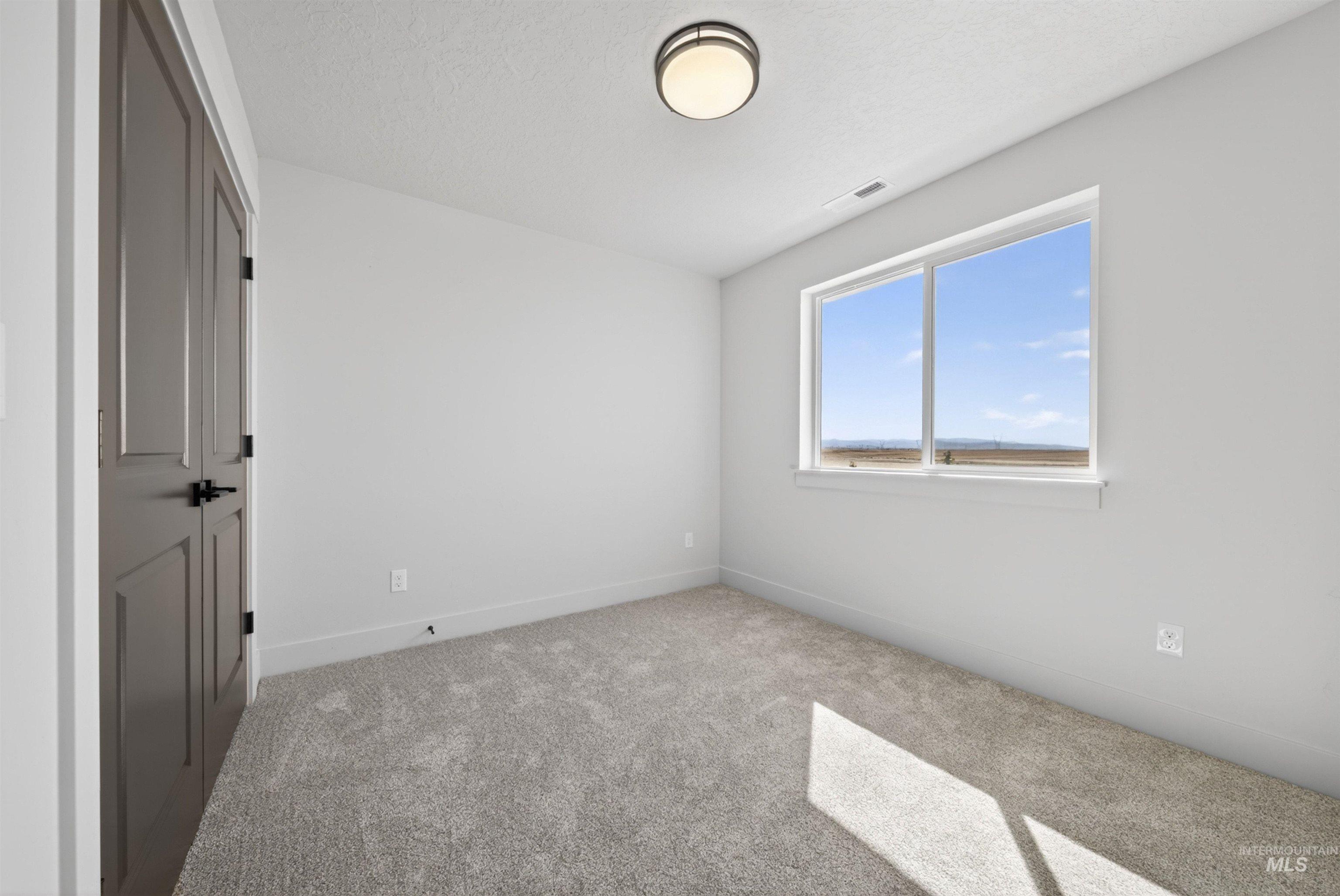 320 E Mayfield Springs Blvd, Boise, Idaho 83716, 3 Bedrooms, 2.5 Bathrooms, Residential For Sale, Price $444,000,MLS 98990403
