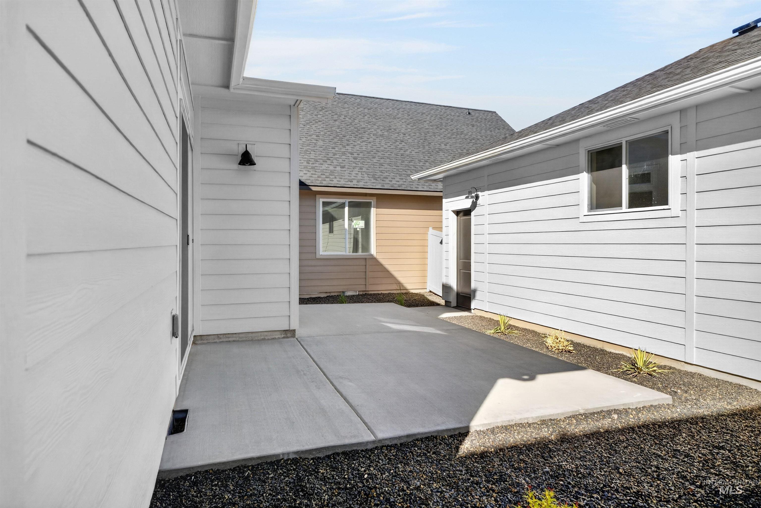 320 E Mayfield Springs Blvd, Boise, Idaho 83716, 3 Bedrooms, 2.5 Bathrooms, Residential For Sale, Price $444,000,MLS 98990403
