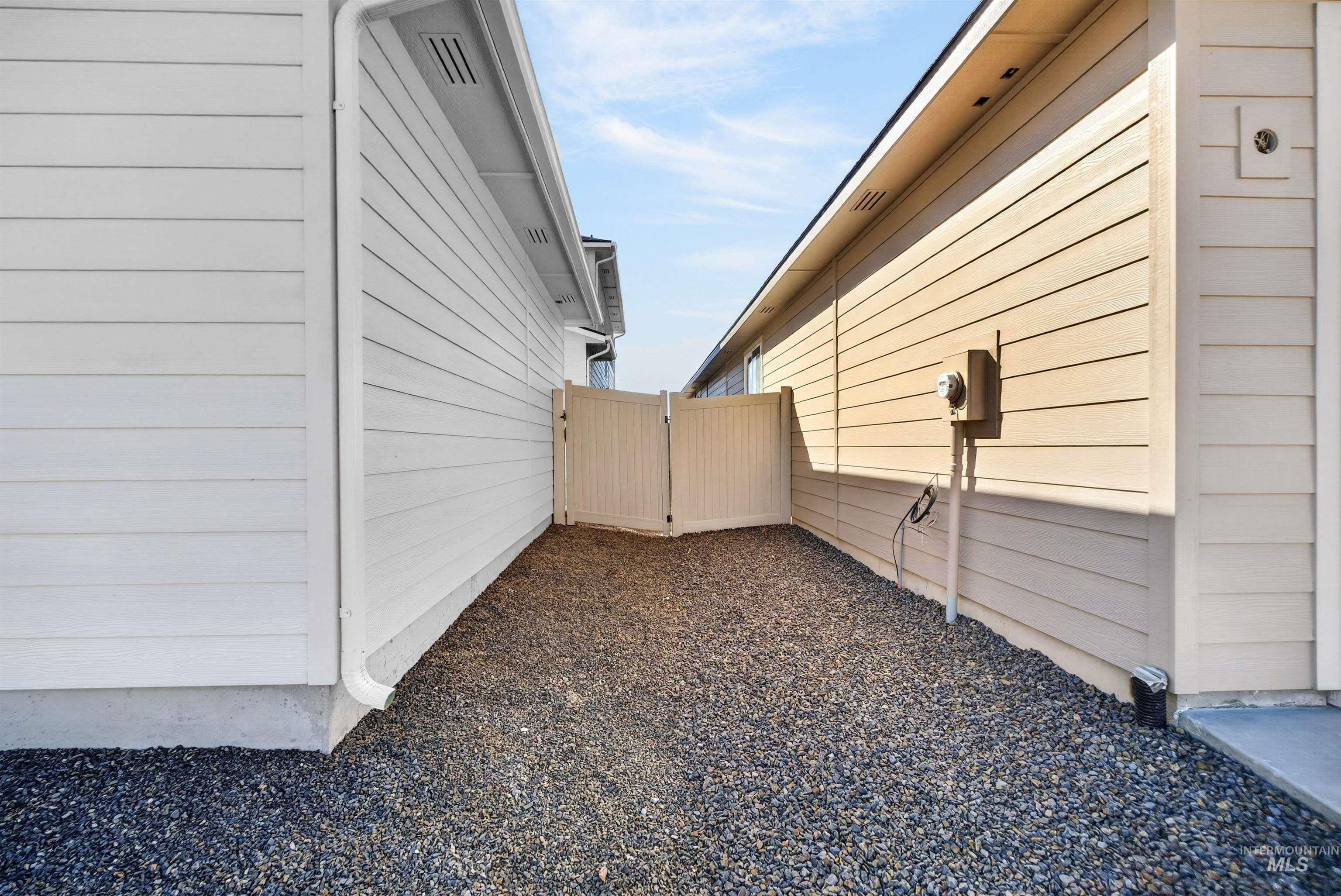 320 E Mayfield Springs Blvd, Boise, Idaho 83716, 3 Bedrooms, 2.5 Bathrooms, Residential For Sale, Price $444,000,MLS 98990403