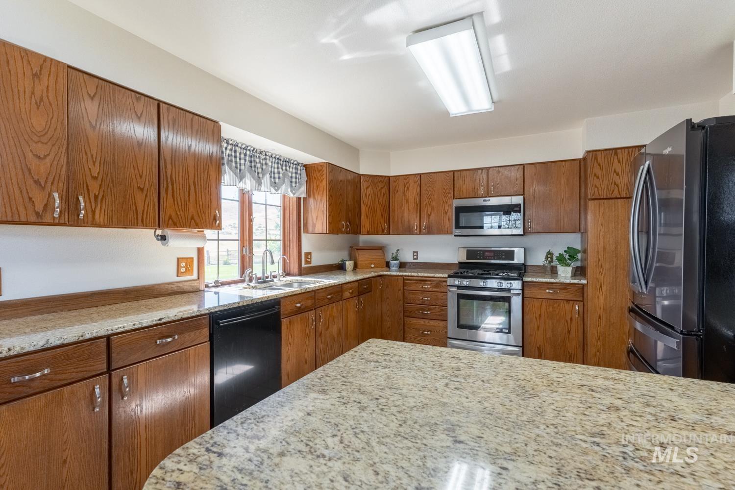 755 S Iowa, Payette, Idaho 83661, 4 Bedrooms, 2.5 Bathrooms, Residential For Sale, Price $775,000, 98990407