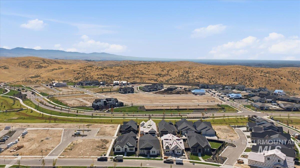 6403 N Barholm Ln, Eagle, Idaho 83616, 3 Bedrooms, 2 Bathrooms, Residential For Sale, Price $609,900,MLS 98990408