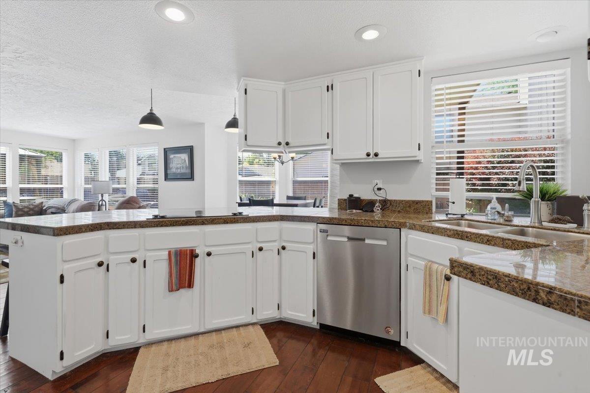 9881 W Alliance Drive, Boise, Idaho 83704, 4 Bedrooms, 3 Bathrooms, Residential For Sale, Price $674,500,MLS 98990428