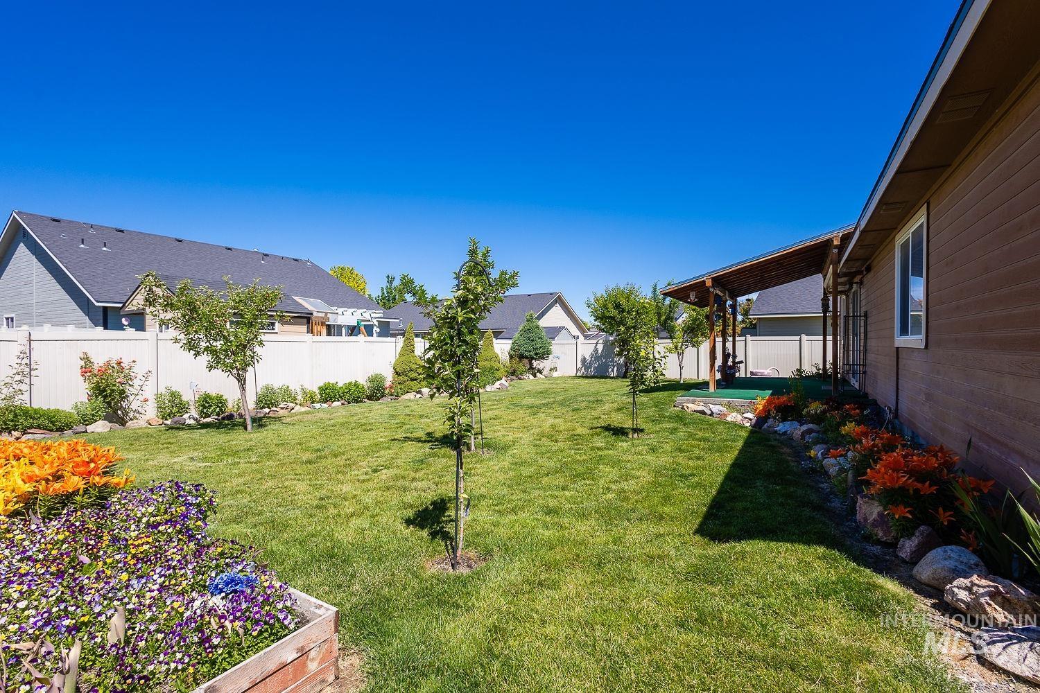 2117 N Sepia Ave, Kuna, Idaho 83634, 3 Bedrooms, 2 Bathrooms, Residential For Sale, Price $395,000,MLS 98990438