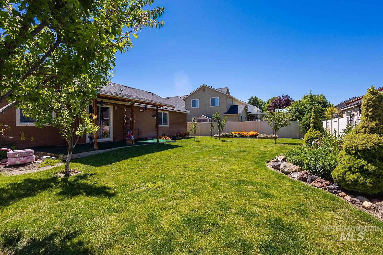 2117 N Sepia Ave, Kuna, Idaho 83634, 3 Bedrooms, 2 Bathrooms, Residential For Sale, Price $395,000,MLS 98990438