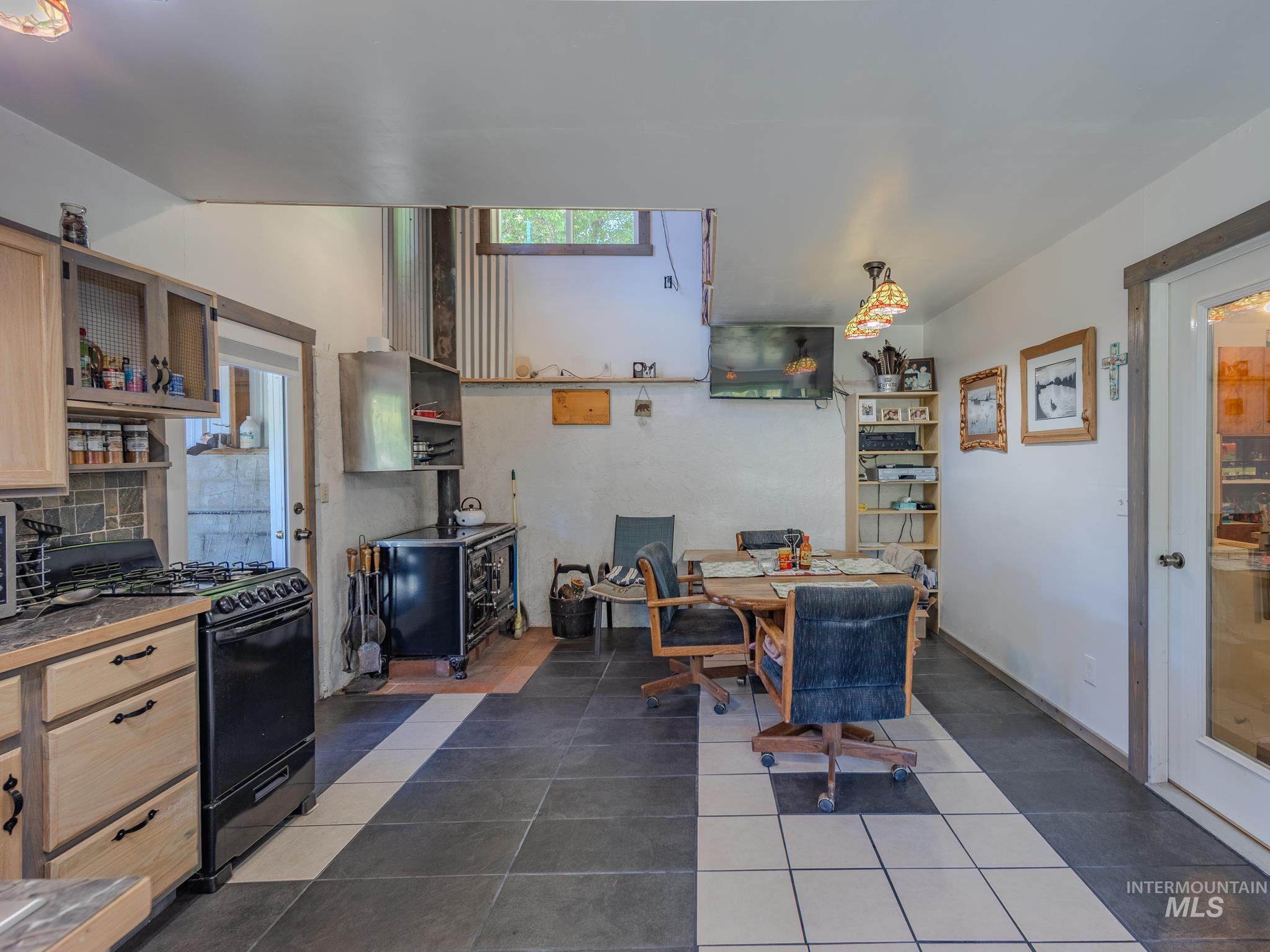 216 Ferguson Road, Harpster, Idaho 83552, 2 Bedrooms, 3 Bathrooms, Residential For Sale, Price $399,000,MLS 98990442