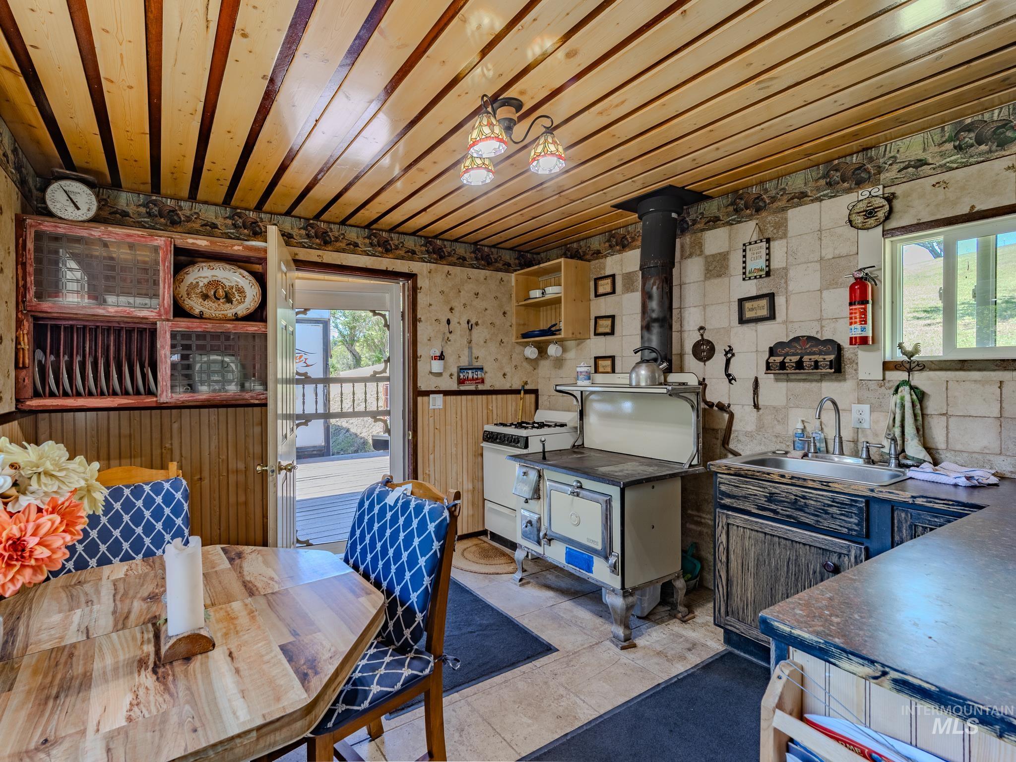 216 Ferguson Road, Harpster, Idaho 83552, 2 Bedrooms, 3 Bathrooms, Residential For Sale, Price $399,000,MLS 98990442