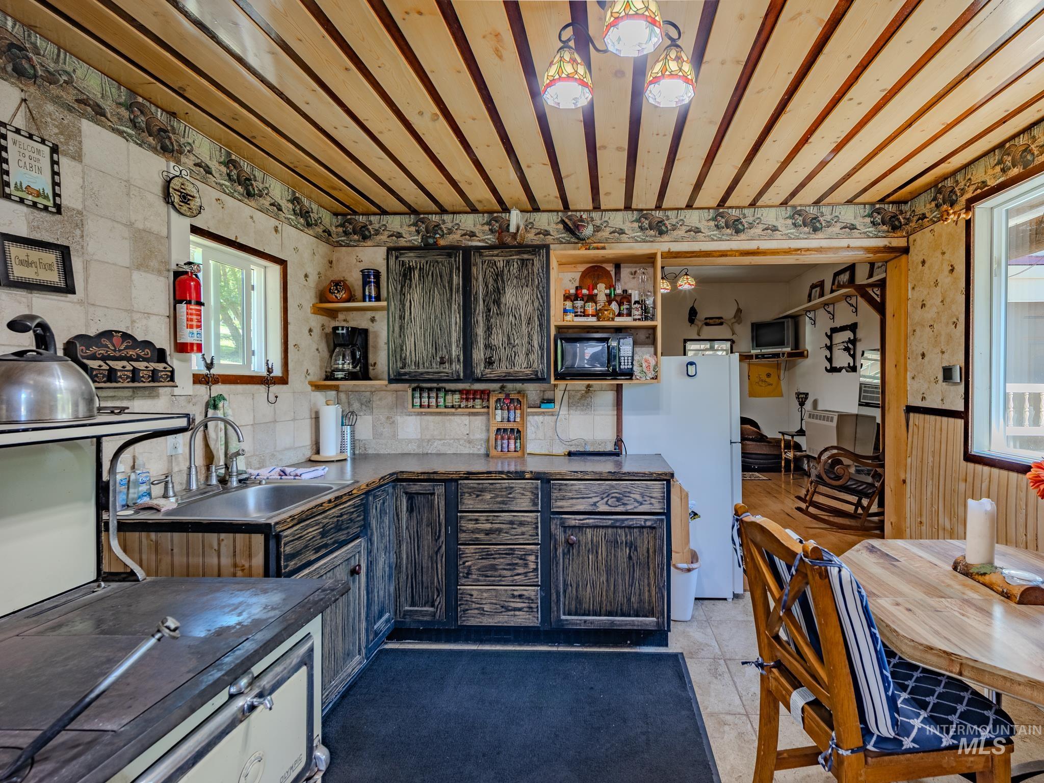 216 Ferguson Road, Harpster, Idaho 83552, 2 Bedrooms, 3 Bathrooms, Residential For Sale, Price $399,000,MLS 98990442