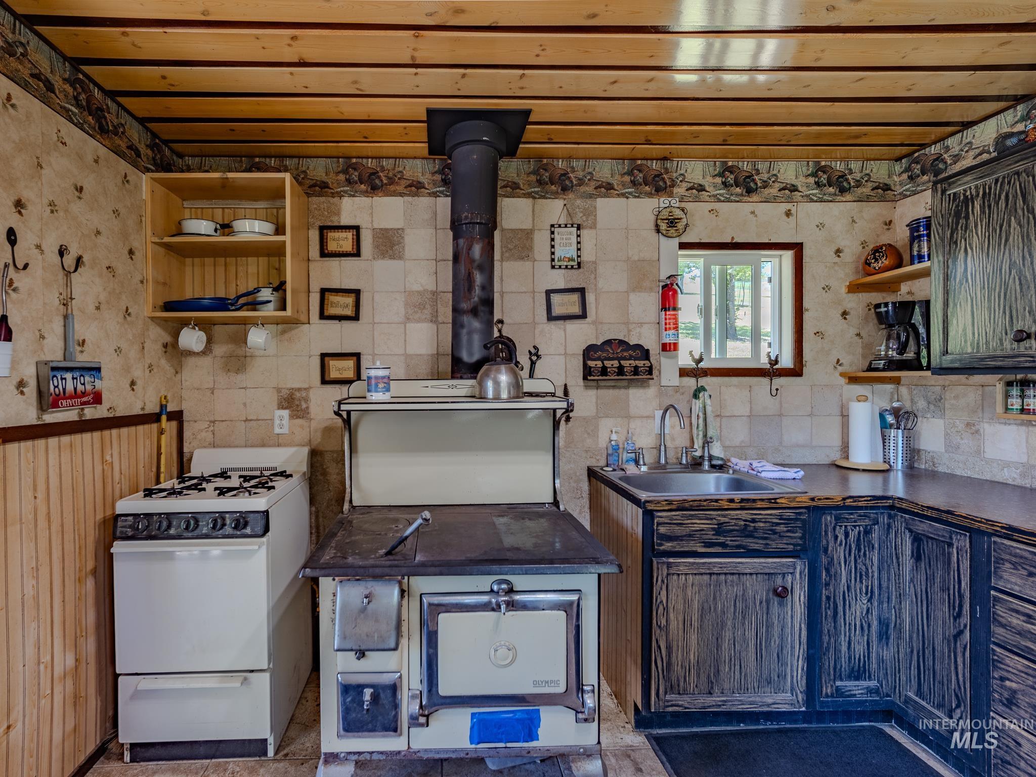 216 Ferguson Road, Harpster, Idaho 83552, 2 Bedrooms, 3 Bathrooms, Residential For Sale, Price $399,000,MLS 98990442