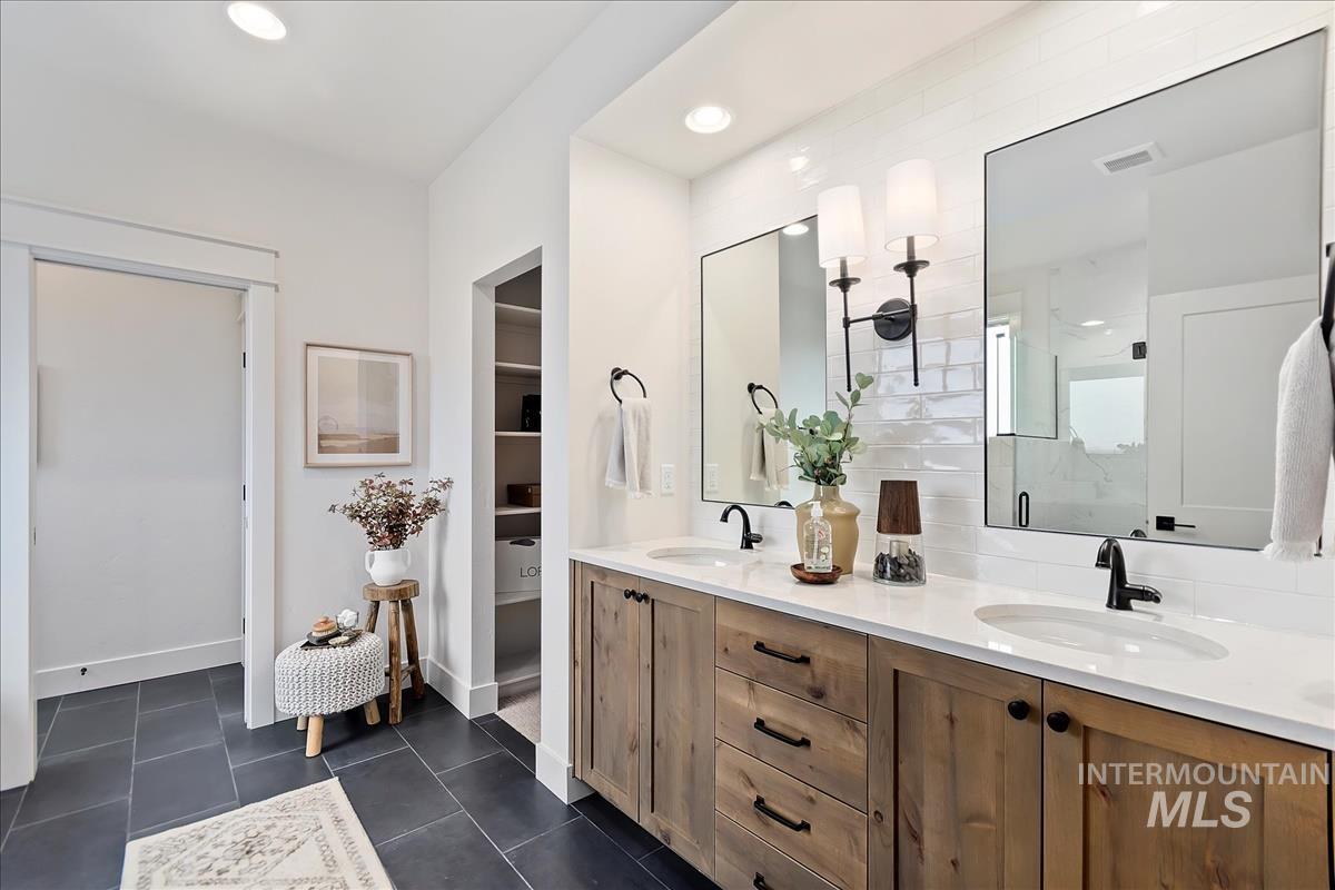 7058 N Canter Trail Ave, Meridian, Idaho 83646, 3 Bedrooms, 2.5 Bathrooms, Residential For Sale, Price $689,900, 98990443
