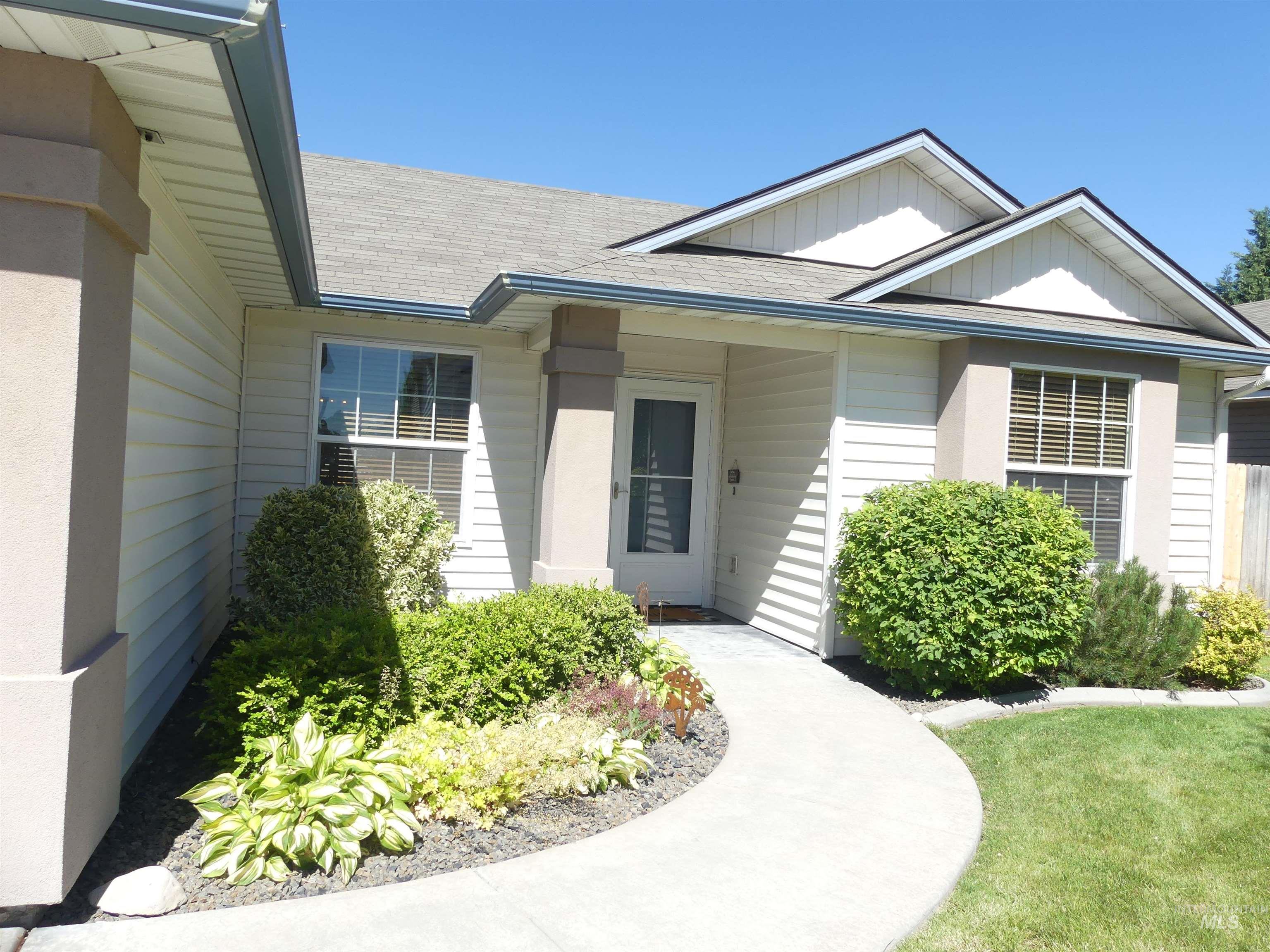17767 Monarch Way, Nampa, Idaho 83687, 3 Bedrooms, 2 Bathrooms, Residential For Sale, Price $368,900,MLS 98990449