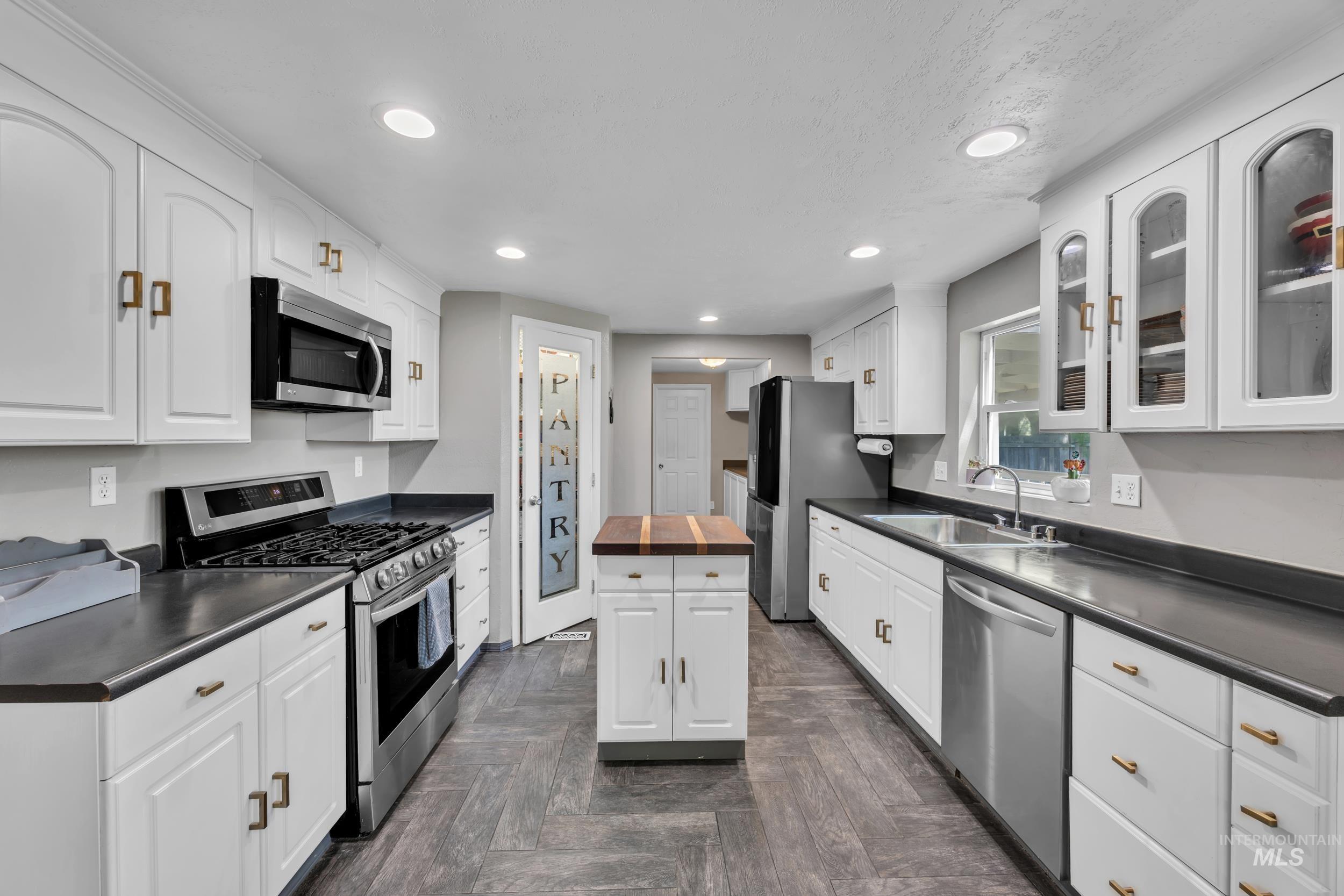 5711 W Elmer St., Boise, Idaho 83703, 4 Bedrooms, 2 Bathrooms, Residential For Sale, Price $599,900,MLS 98990450