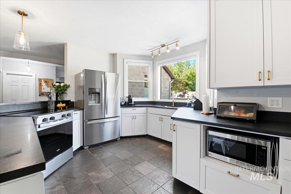 1718 N 12th St, Boise, Idaho 83702, 5 Bedrooms, 5.5 Bathrooms, Residential For Sale, Price $1,549,000, 98990451