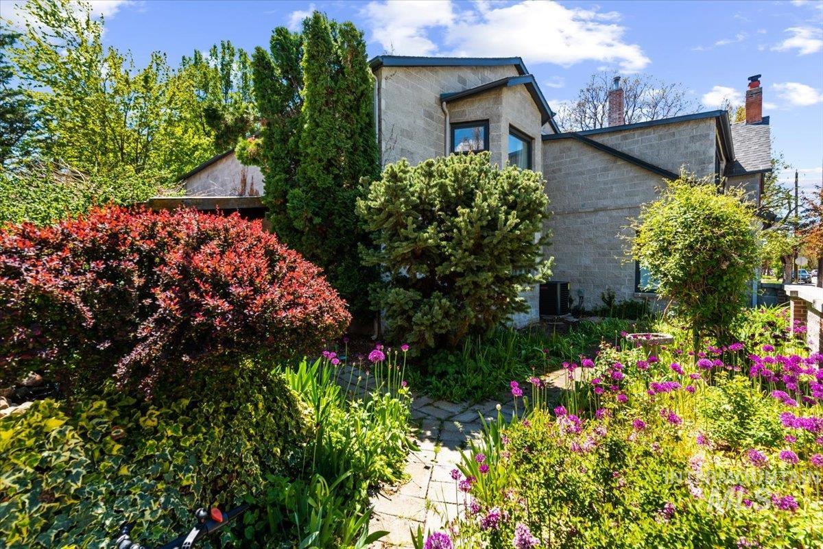 1718 N 12th St, Boise, Idaho 83702, 5 Bedrooms, 5.5 Bathrooms, Residential For Sale, Price $1,549,000, 98990451