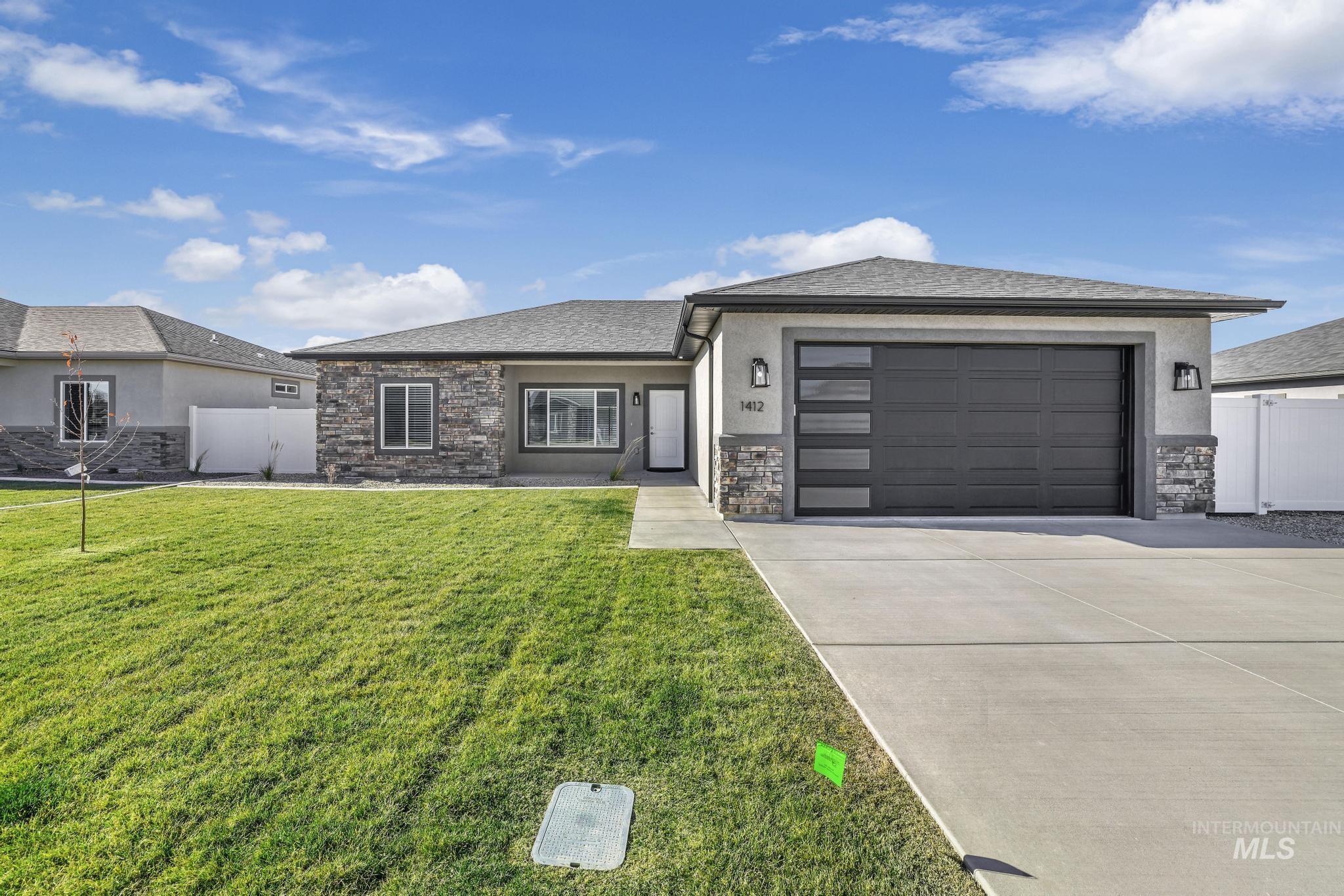1427 Haizlee Way, Twin Falls, Idaho 83301, 3 Bedrooms, 2 Bathrooms, Residential For Sale, Price $439,900,MLS 98990455