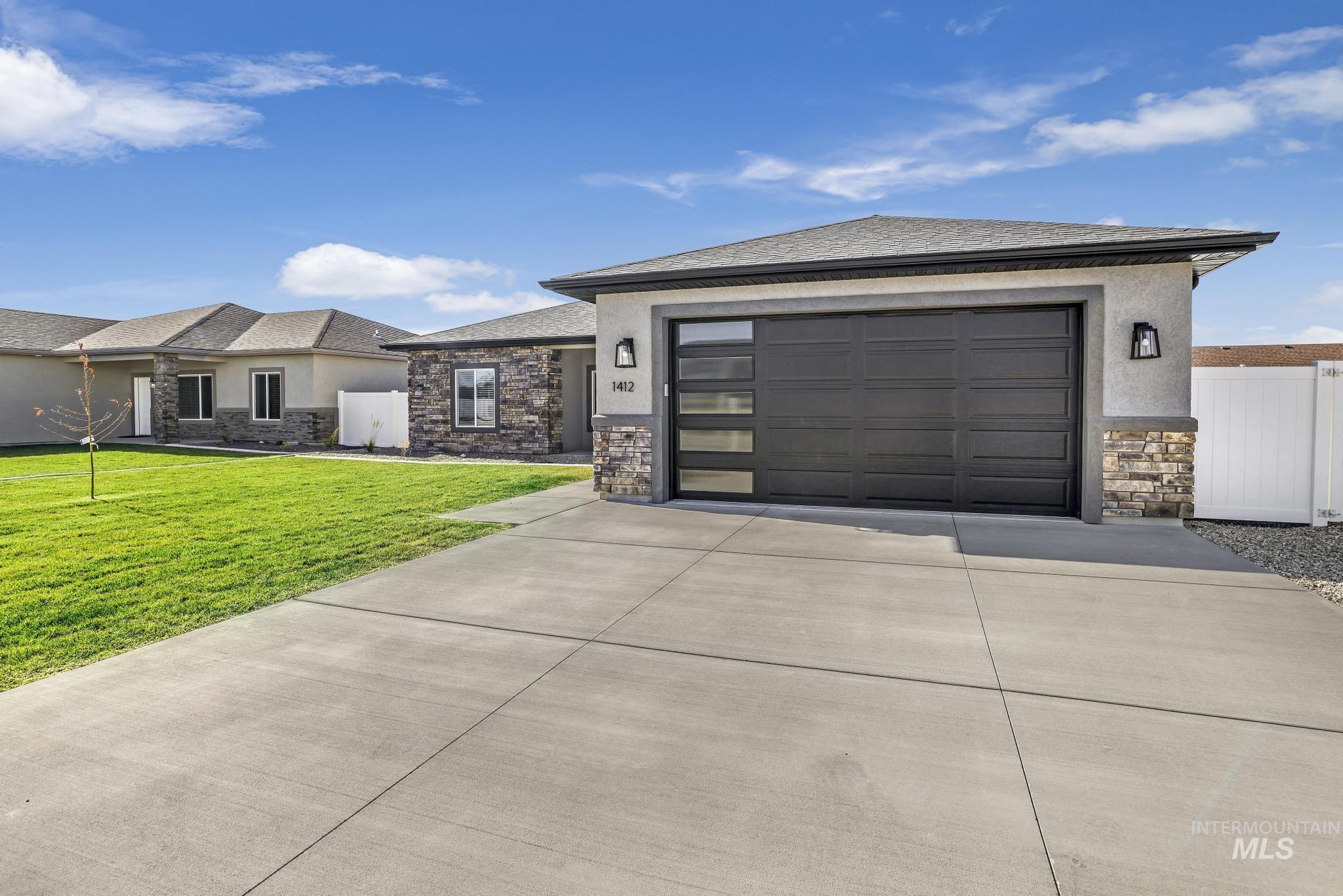 1427 Haizlee Way, Twin Falls, Idaho 83301, 3 Bedrooms, 2 Bathrooms, Residential For Sale, Price $439,900,MLS 98990455