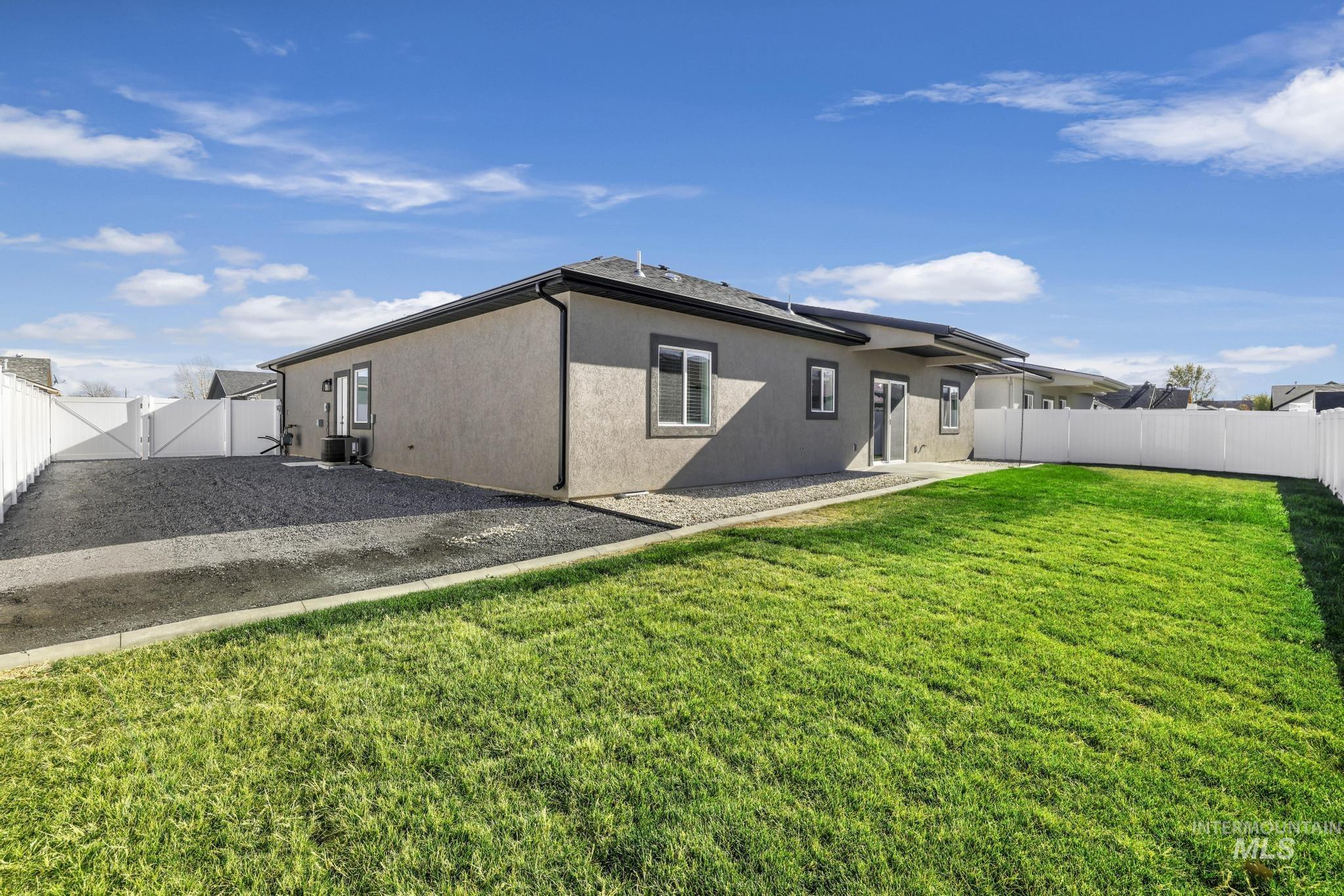 1427 Haizlee Way, Twin Falls, Idaho 83301, 3 Bedrooms, 2 Bathrooms, Residential For Sale, Price $439,900,MLS 98990455