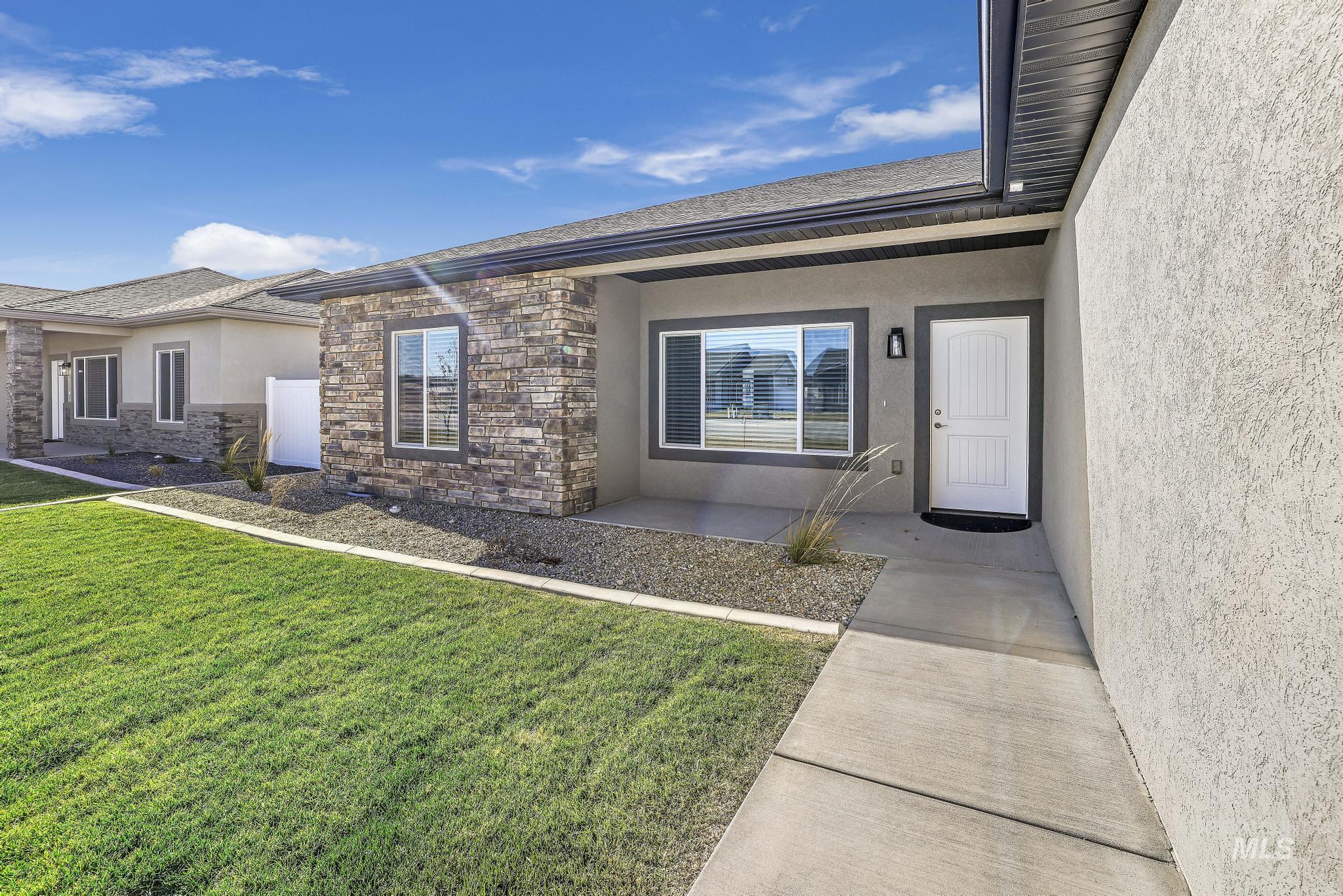 1427 Haizlee Way, Twin Falls, Idaho 83301, 3 Bedrooms, 2 Bathrooms, Residential For Sale, Price $439,900,MLS 98990455