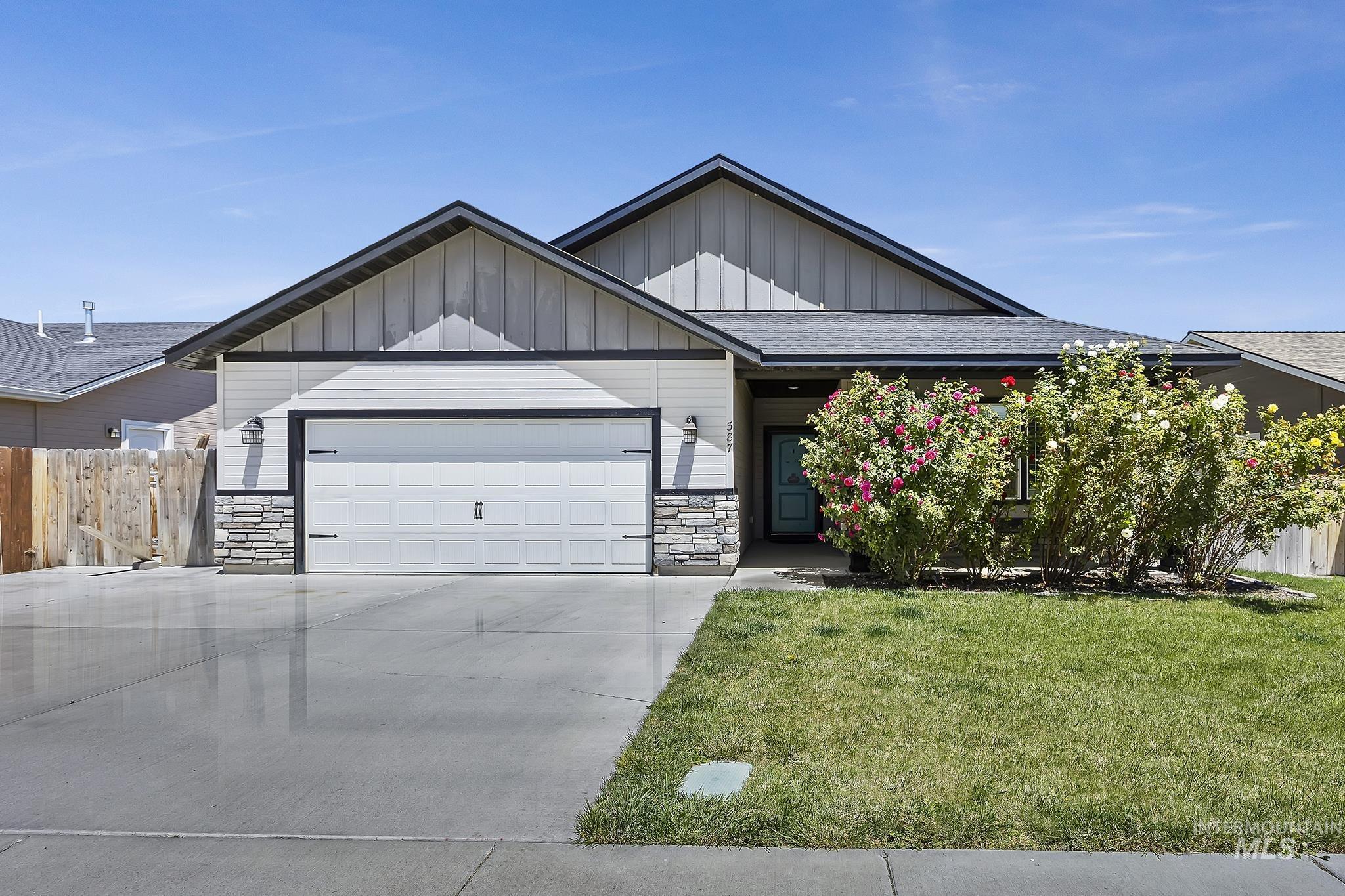 387 Feather Ave, Twin Falls, Idaho 83301, 3 Bedrooms, 2 Bathrooms, Residential For Sale, Price $360,000,MLS 98990458