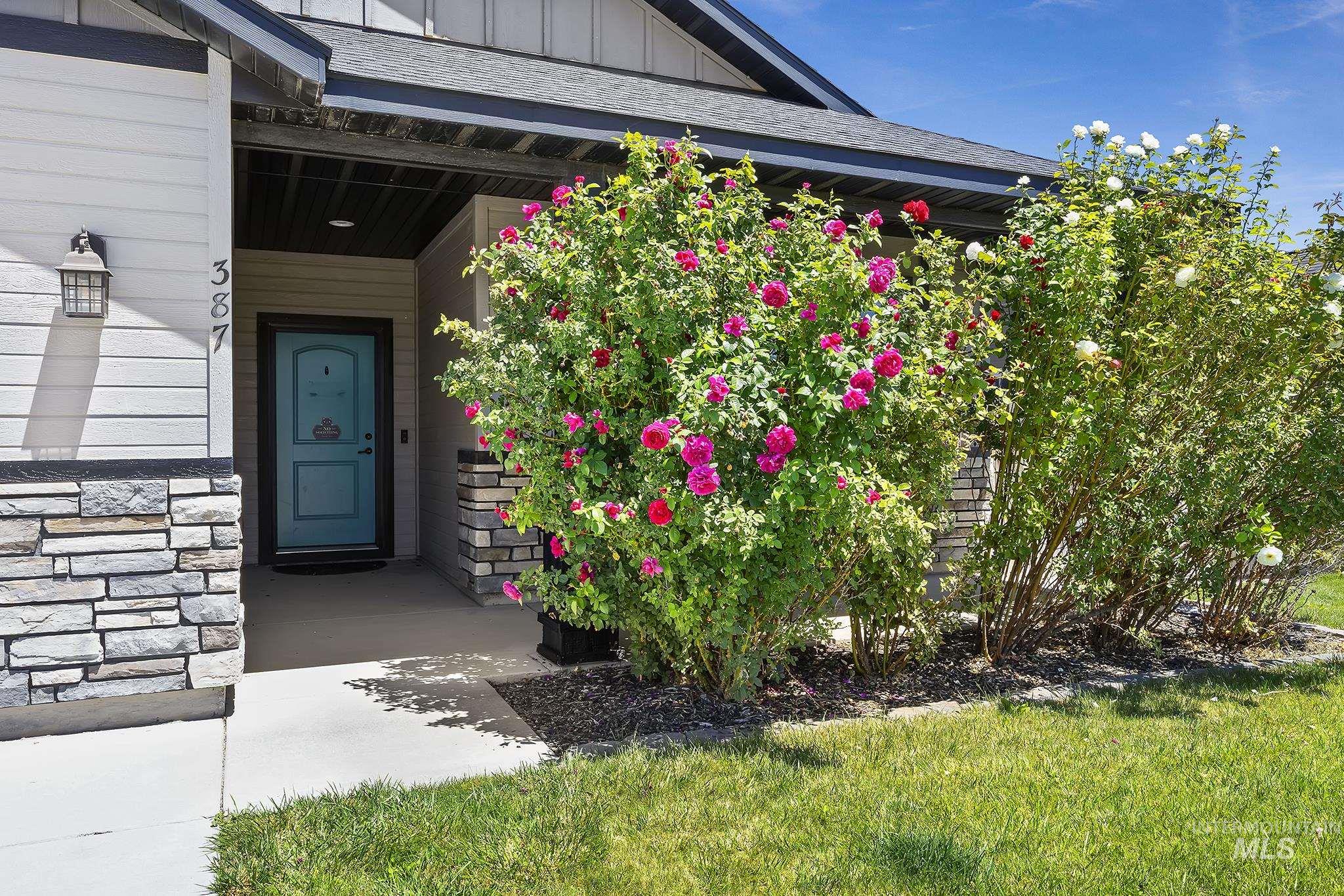387 Feather Ave, Twin Falls, Idaho 83301, 3 Bedrooms, 2 Bathrooms, Residential For Sale, Price $360,000,MLS 98990458