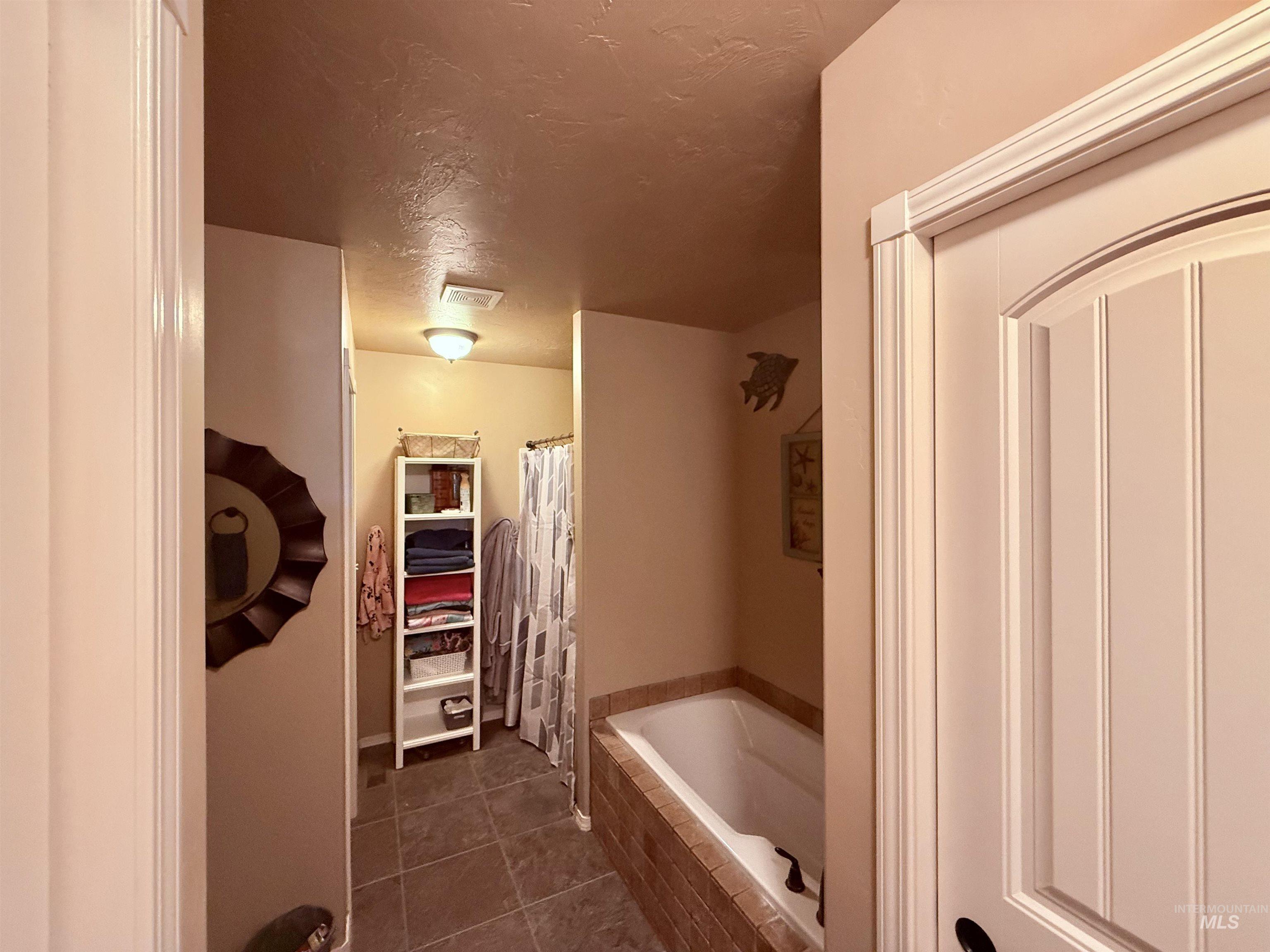558 Smokey Mountain Drive, Jerome, Idaho 83338, 3 Bedrooms, 2 Bathrooms, Residential For Sale, Price $459,000,MLS 98990459