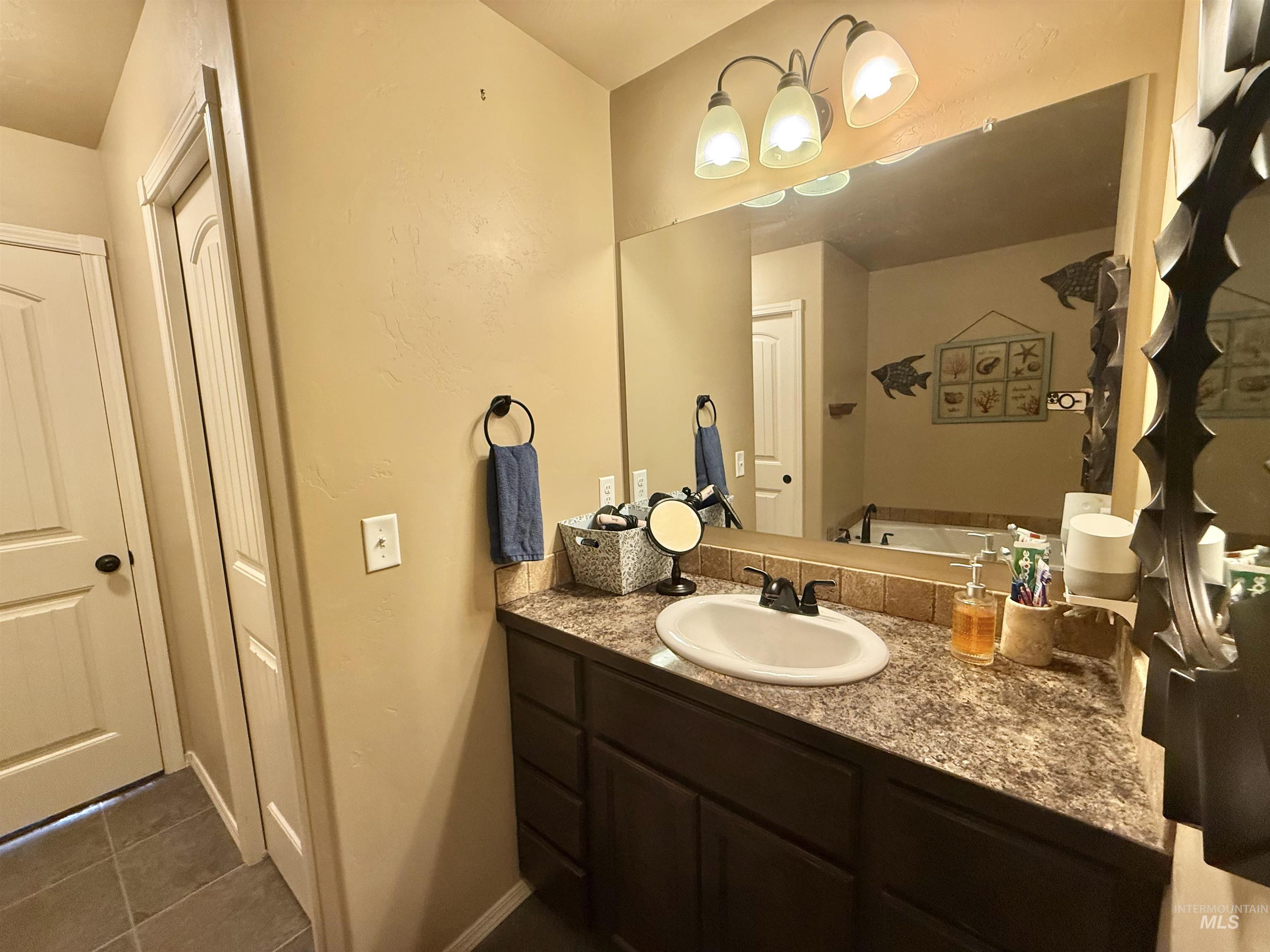 558 Smokey Mountain Drive, Jerome, Idaho 83338, 3 Bedrooms, 2 Bathrooms, Residential For Sale, Price $459,000,MLS 98990459