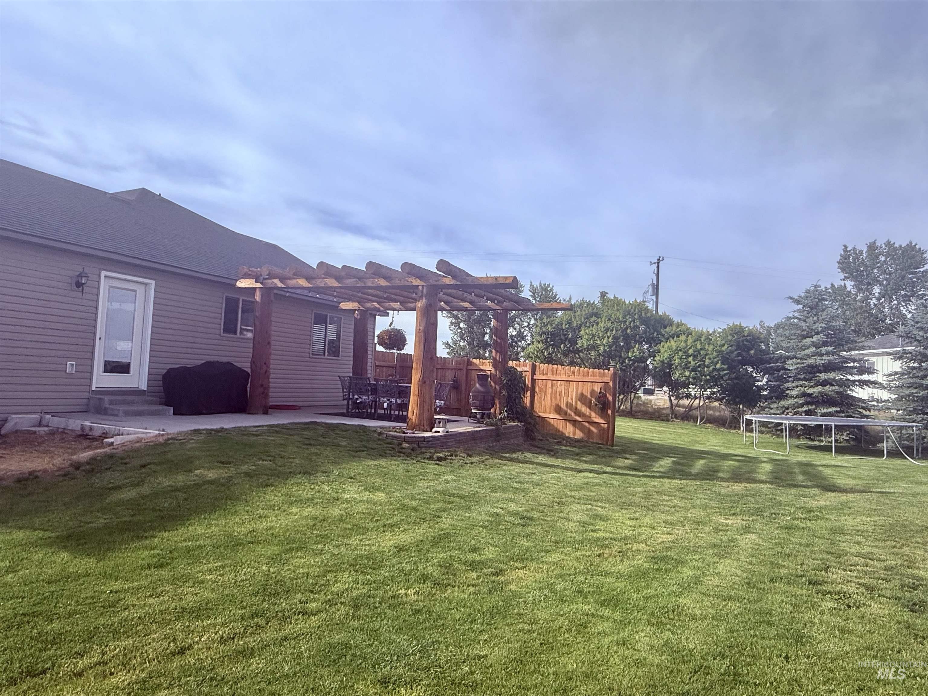 558 Smokey Mountain Drive, Jerome, Idaho 83338, 3 Bedrooms, 2 Bathrooms, Residential For Sale, Price $459,000,MLS 98990459