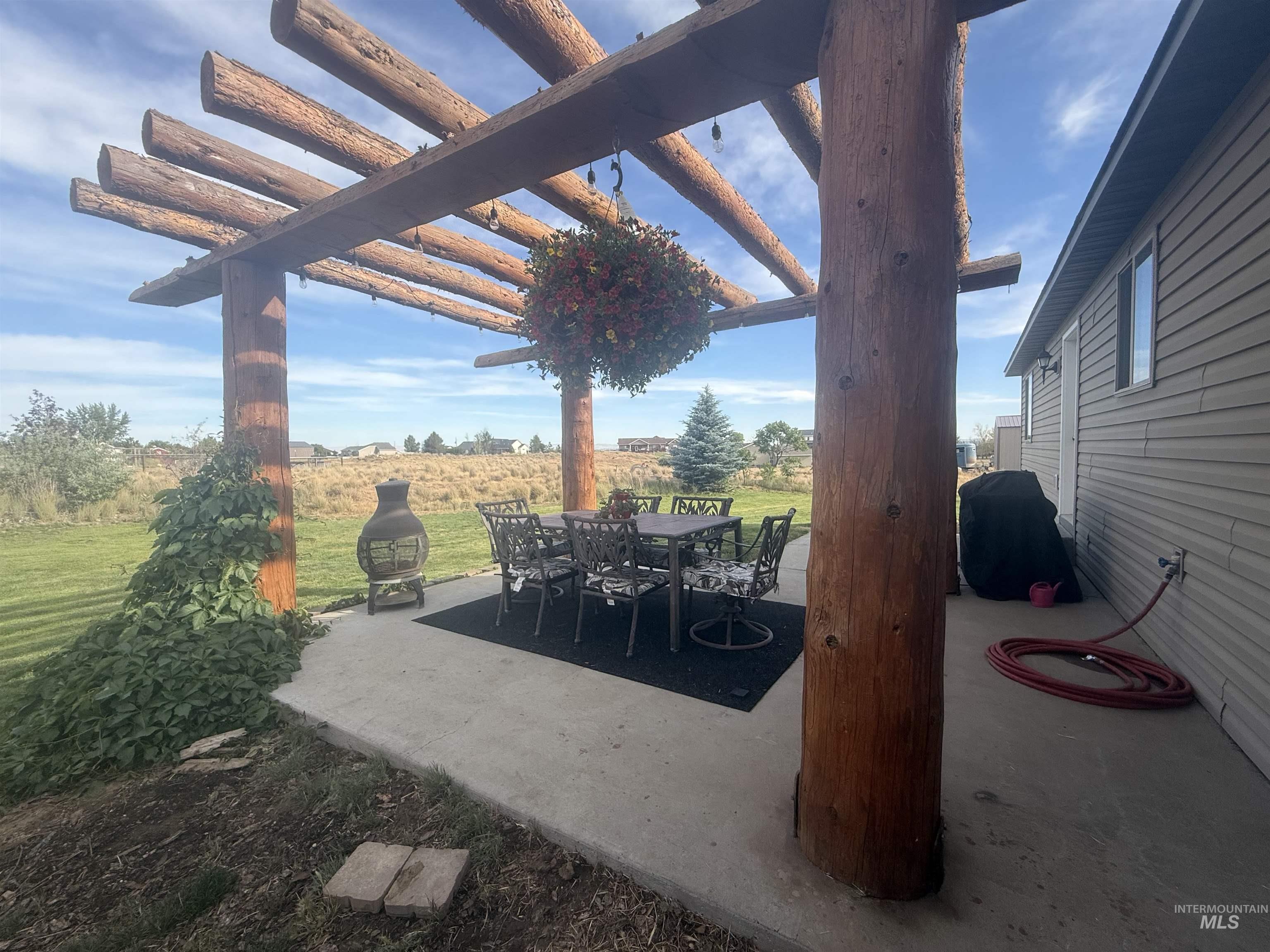 558 Smokey Mountain Drive, Jerome, Idaho 83338, 3 Bedrooms, 2 Bathrooms, Residential For Sale, Price $459,000,MLS 98990459