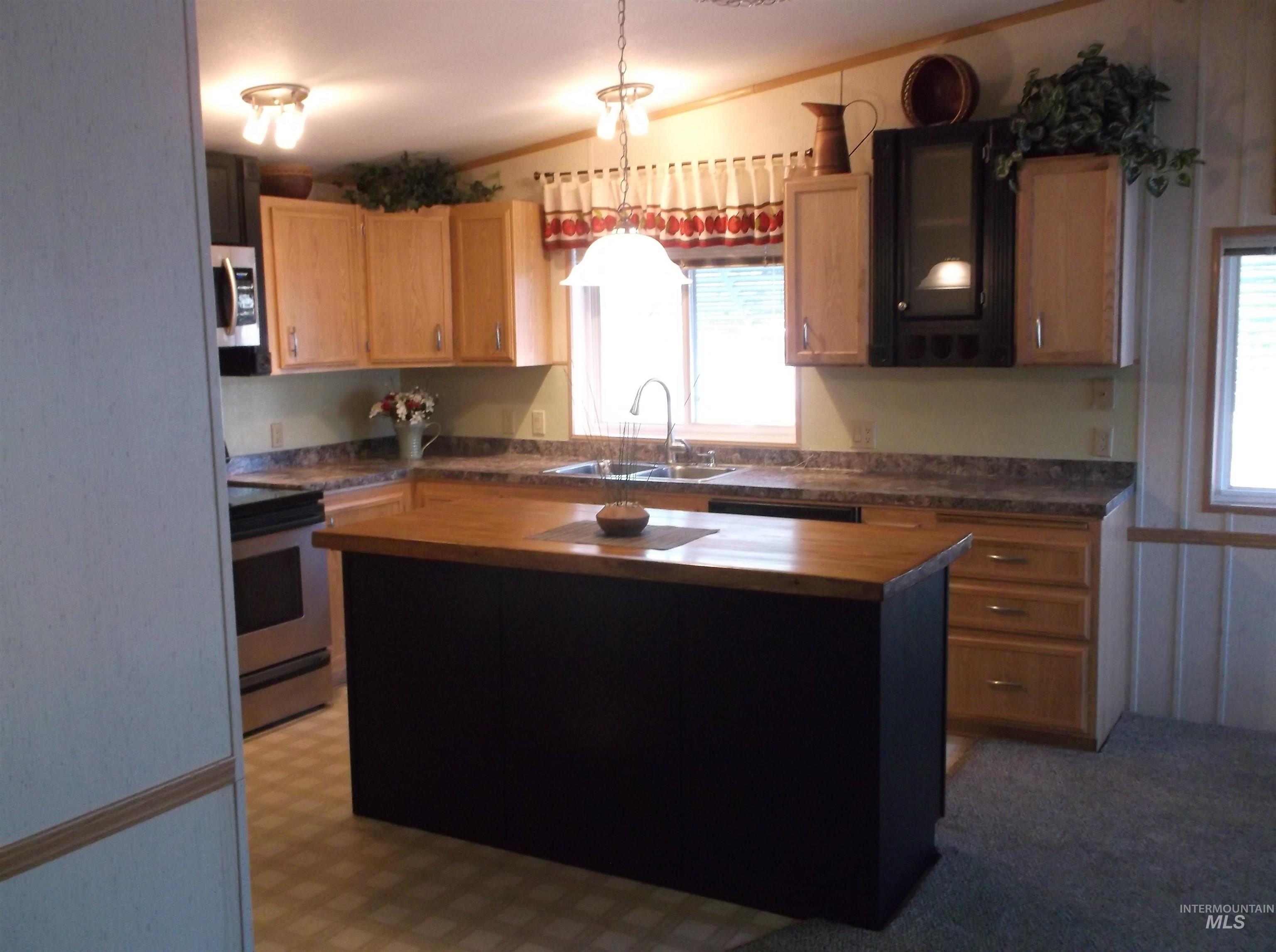 8048 N Roe Lane, Boise, Idaho 83714, 2 Bedrooms, 2 Bathrooms, Residential For Sale, Price $123,000, 98990463