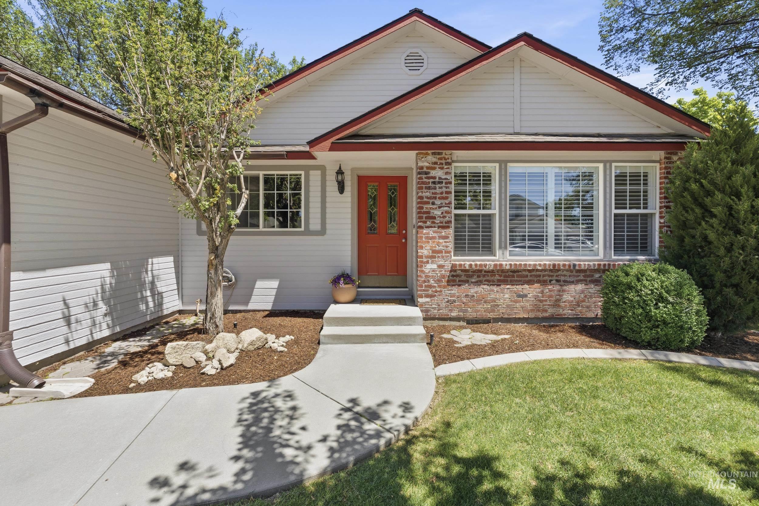 3058 N Yellow Peak, Meridian, Idaho 83646, 3 Bedrooms, 2 Bathrooms, Residential For Sale, Price $460,000,MLS 98990465