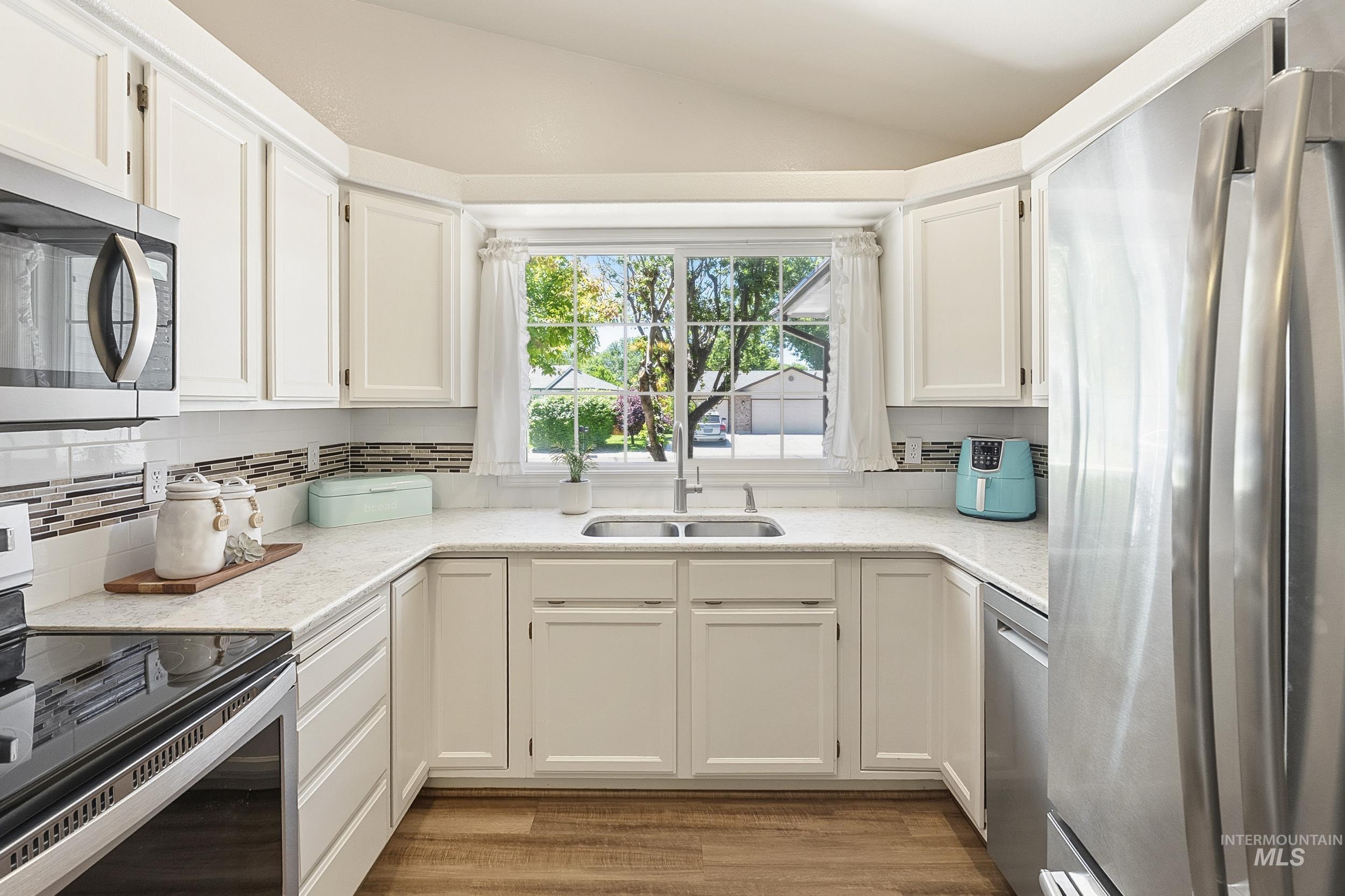 3058 N Yellow Peak, Meridian, Idaho 83646, 3 Bedrooms, 2 Bathrooms, Residential For Sale, Price $460,000, 98990465