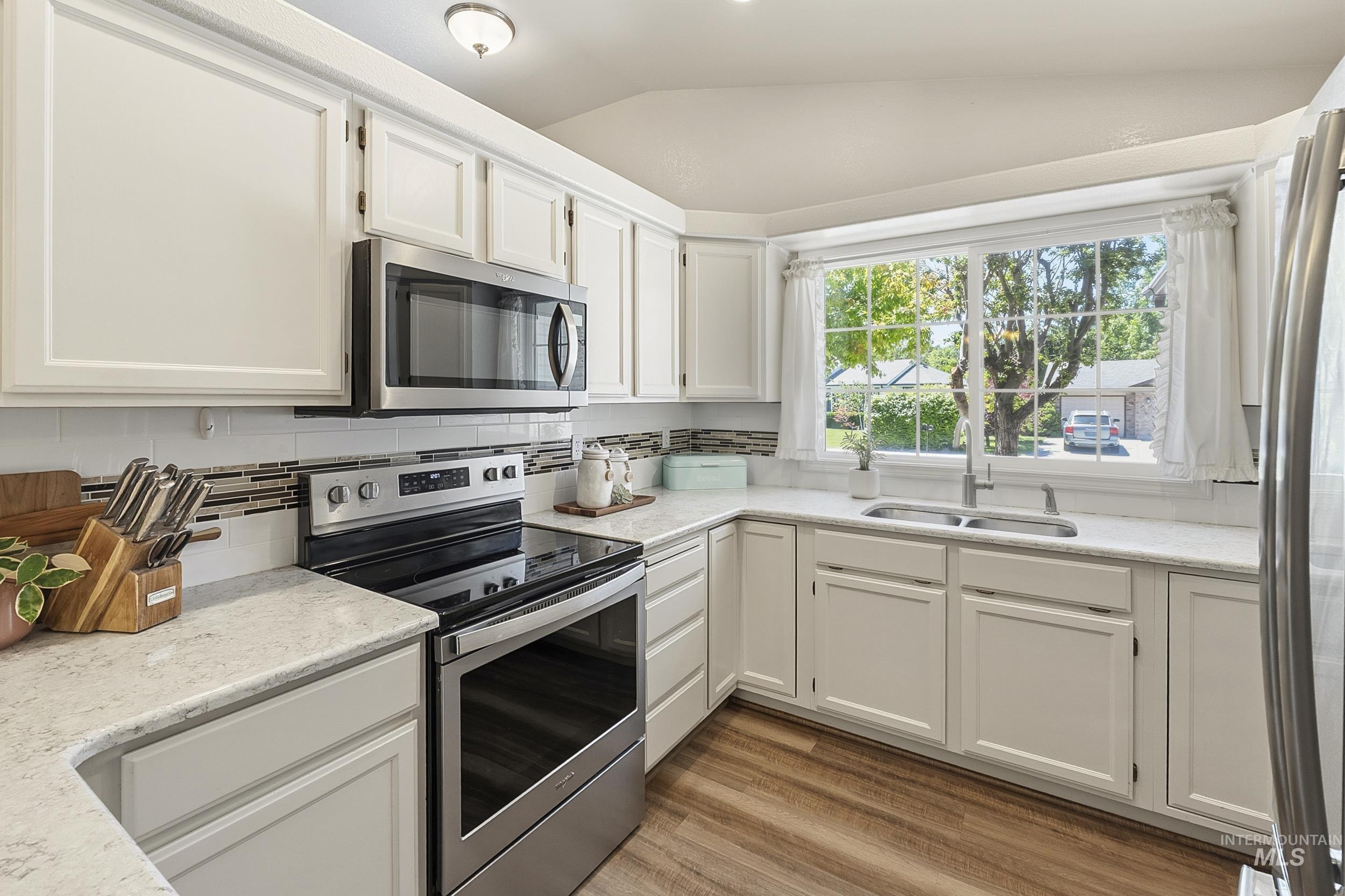 3058 N Yellow Peak, Meridian, Idaho 83646, 3 Bedrooms, 2 Bathrooms, Residential For Sale, Price $460,000, 98990465