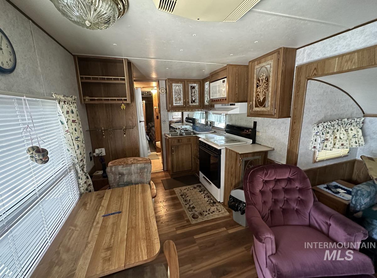 8 E Street, Cascade, Idaho 83611, 1 Bedroom, 1 Bathroom, Residential For Sale, Price $105,900, 98990473