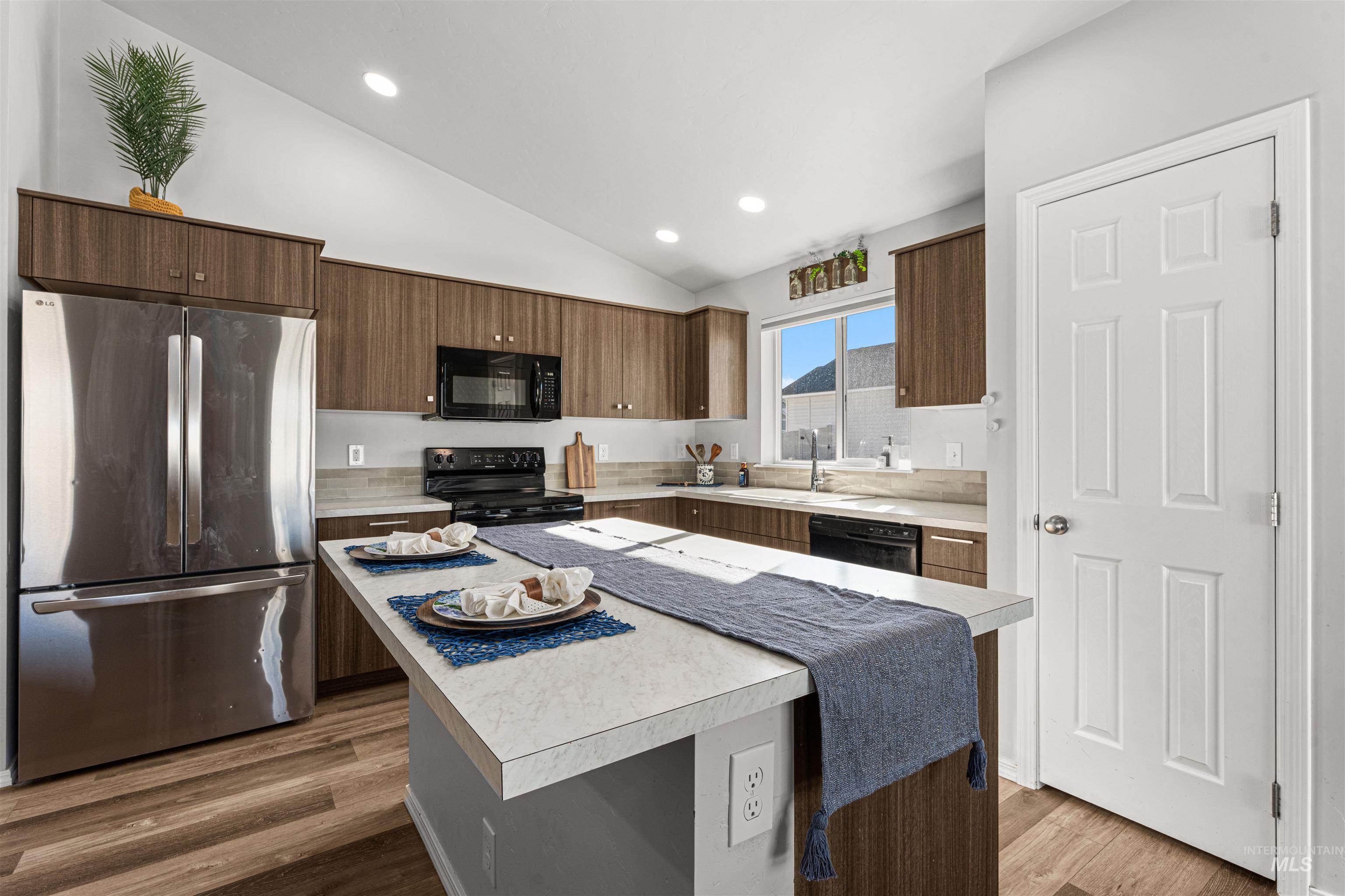 12342 Noreen St., Caldwell, Idaho 83607, 3 Bedrooms, 2 Bathrooms, Residential For Sale, Price $409,999,MLS 98990475