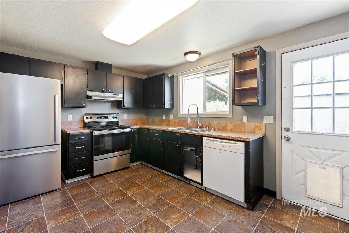 6498 W Denton St, Boise, Idaho 83704, 3 Bedrooms, 2 Bathrooms, Residential For Sale, Price $365,000,MLS 98990476
