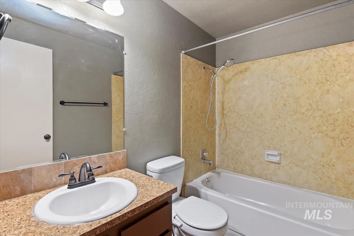 6498 W Denton St, Boise, Idaho 83704, 3 Bedrooms, 2 Bathrooms, Residential For Sale, Price $365,000,MLS 98990476