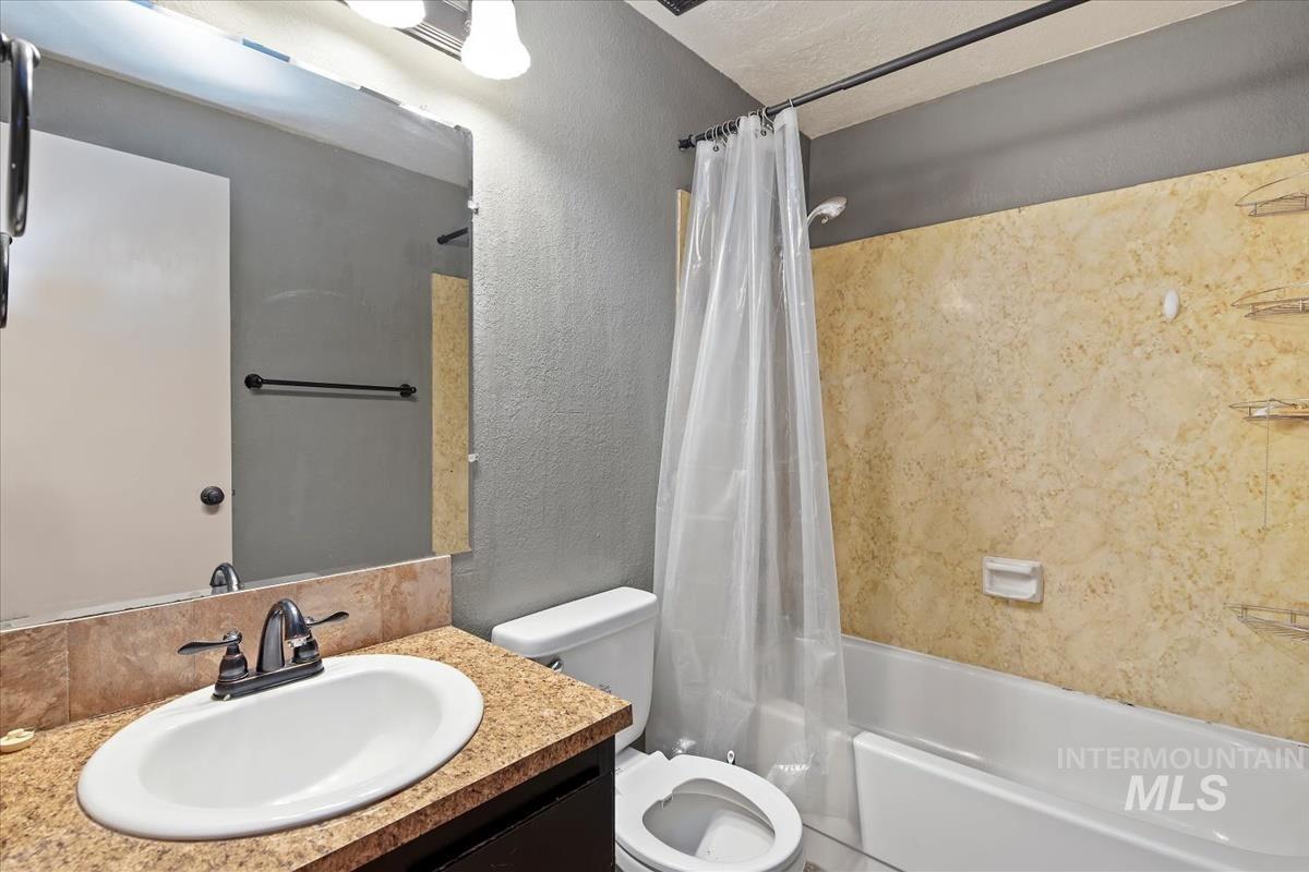 6498 W Denton St, Boise, Idaho 83704, 3 Bedrooms, 2 Bathrooms, Residential For Sale, Price $365,000,MLS 98990476
