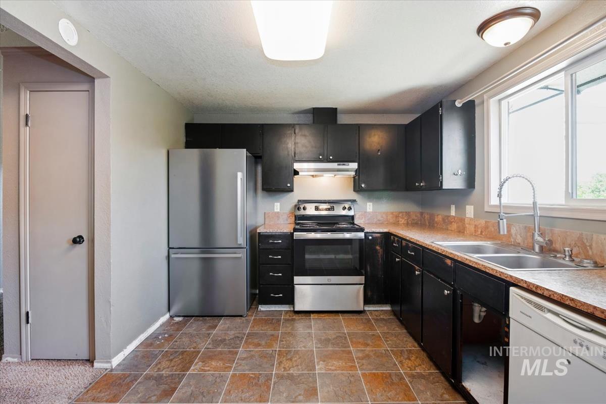 6498 W Denton St, Boise, Idaho 83704, 3 Bedrooms, 2 Bathrooms, Residential For Sale, Price $365,000,MLS 98990476
