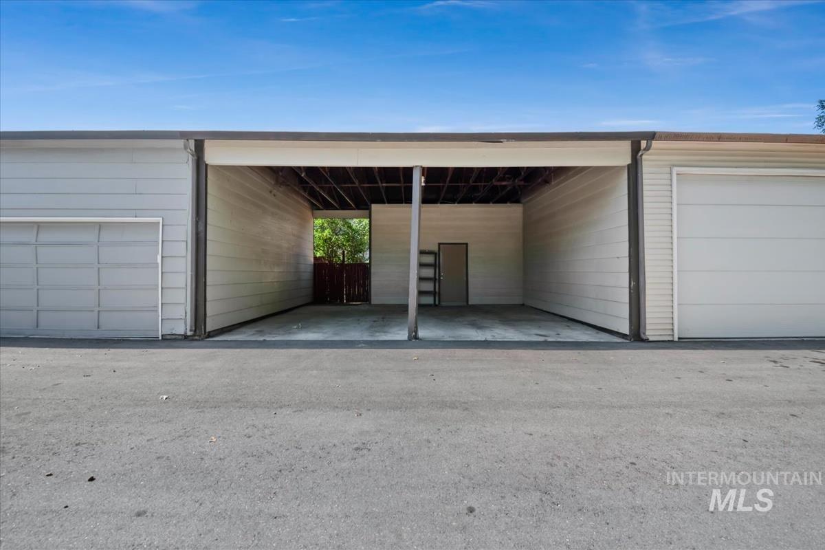 6498 W Denton St, Boise, Idaho 83704, 3 Bedrooms, 2 Bathrooms, Residential For Sale, Price $365,000,MLS 98990476