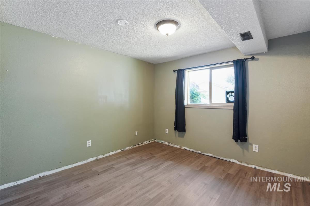 6498 W Denton St, Boise, Idaho 83704, 3 Bedrooms, 2 Bathrooms, Residential For Sale, Price $365,000,MLS 98990476