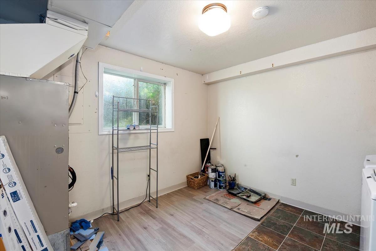 6498 W Denton St, Boise, Idaho 83704, 3 Bedrooms, 2 Bathrooms, Residential For Sale, Price $365,000,MLS 98990476