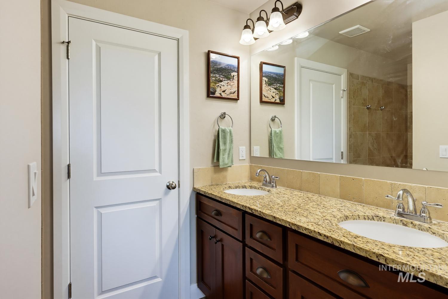 9513 S Updale Ave, Kuna, Idaho 83634, 3 Bedrooms, 2 Bathrooms, Residential For Sale, Price $494,400,MLS 98990482