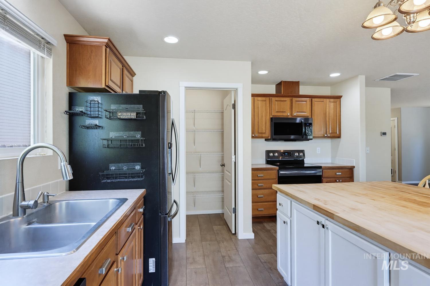 7247 S Rudder Ave, Boise, Idaho 83709, 3 Bedrooms, 2.5 Bathrooms, Residential For Sale, Price $405,000,MLS 98990487
