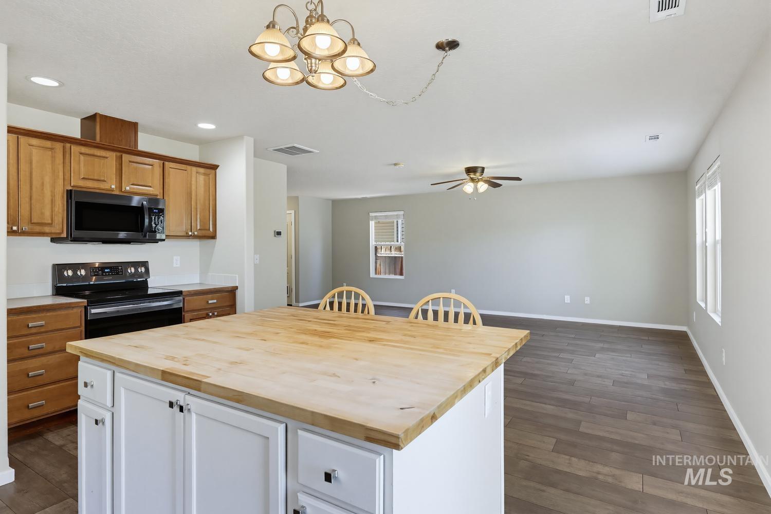 7247 S Rudder Ave, Boise, Idaho 83709, 3 Bedrooms, 2.5 Bathrooms, Residential For Sale, Price $405,000,MLS 98990487